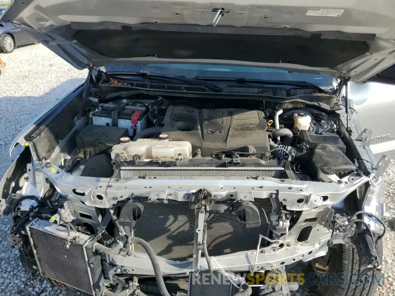 11 Photograph of a damaged car 5TFLA5DB5NX010640 TOYOTA TUNDRA 2022