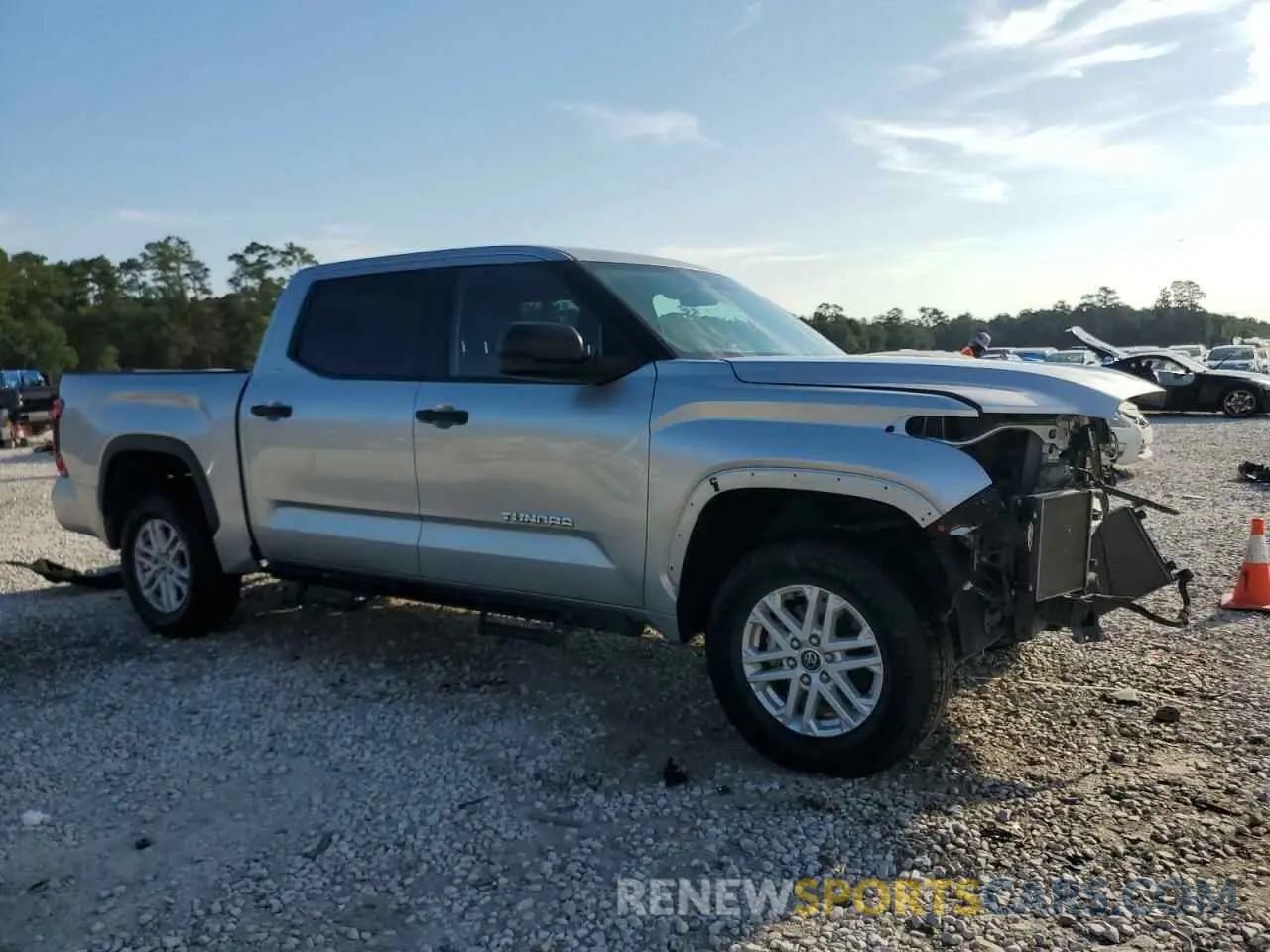 4 Photograph of a damaged car 5TFLA5DB5NX010640 TOYOTA TUNDRA 2022