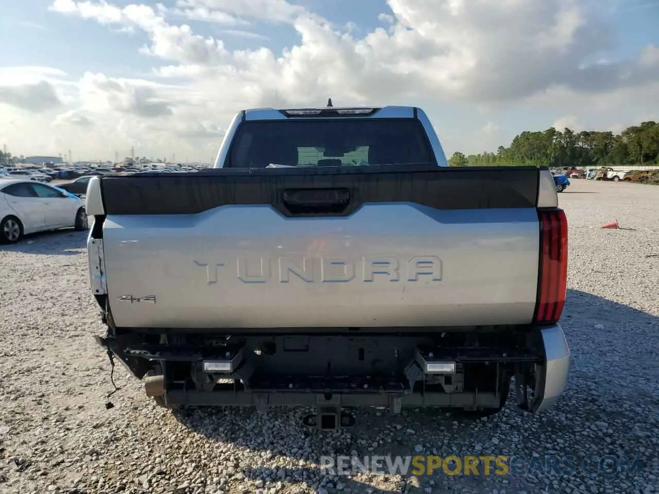 6 Photograph of a damaged car 5TFLA5DB5NX010640 TOYOTA TUNDRA 2022