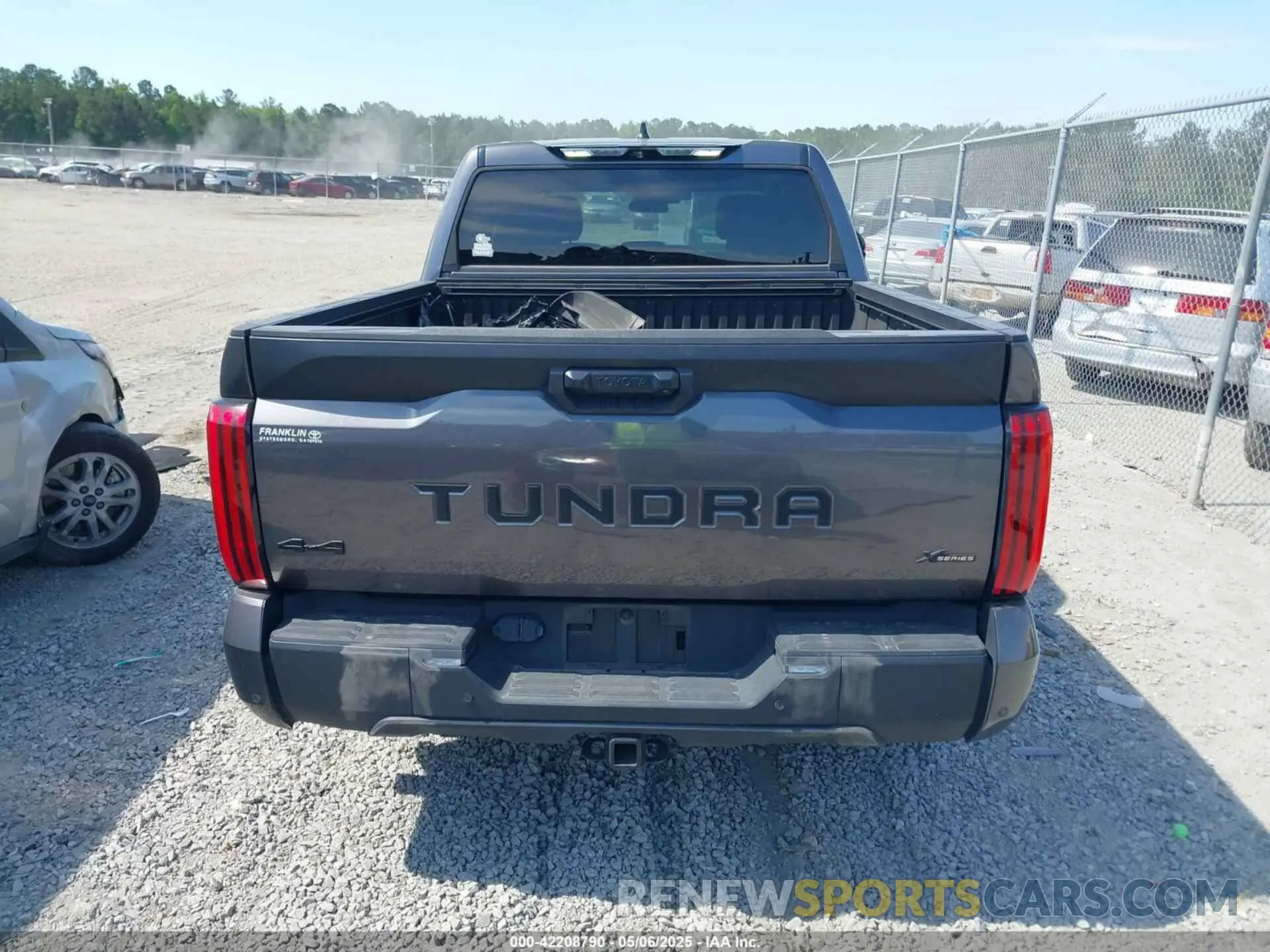 16 Photograph of a damaged car 5TFLA5DB5NX055173 TOYOTA TUNDRA 2022
