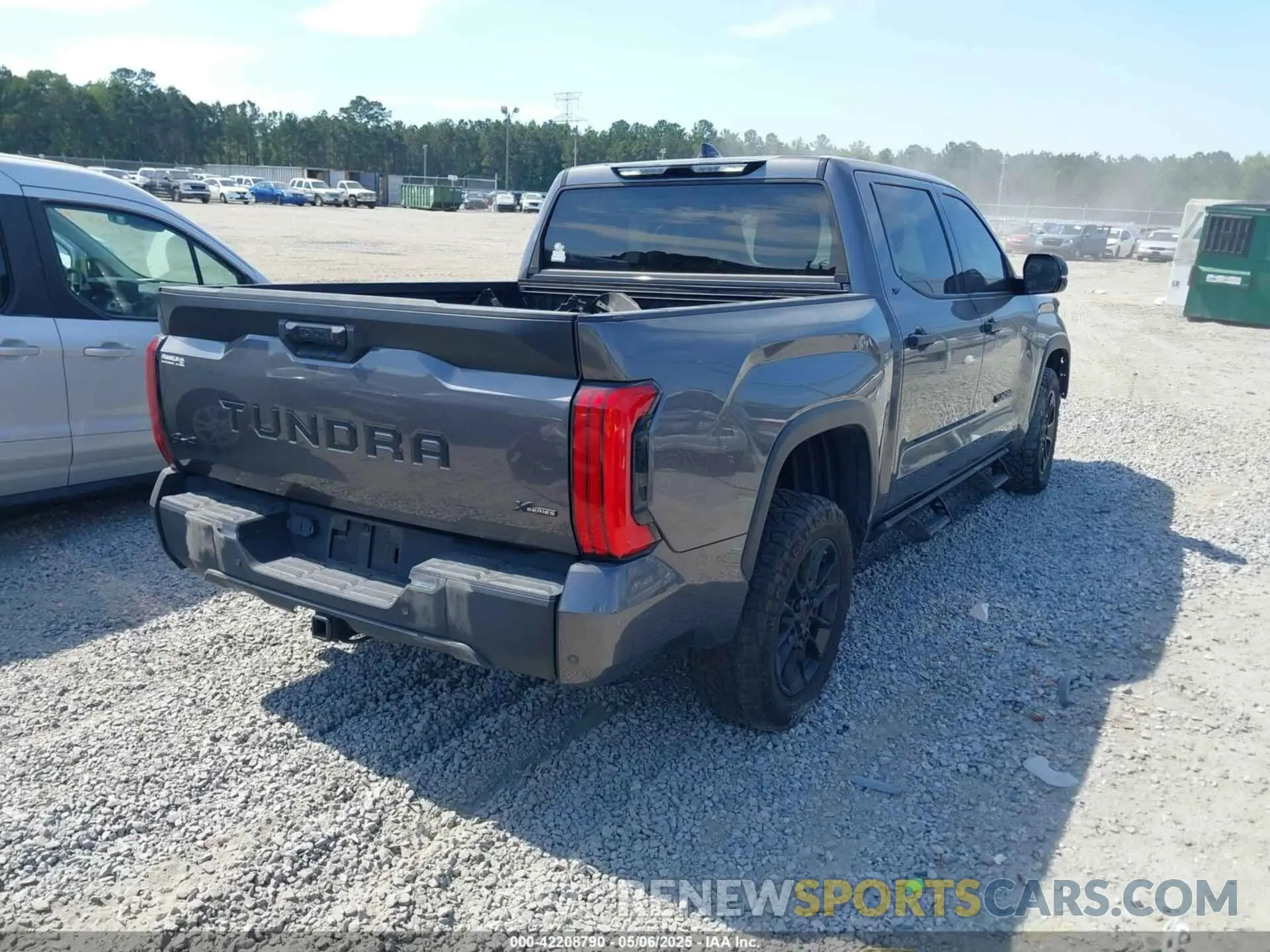 4 Photograph of a damaged car 5TFLA5DB5NX055173 TOYOTA TUNDRA 2022