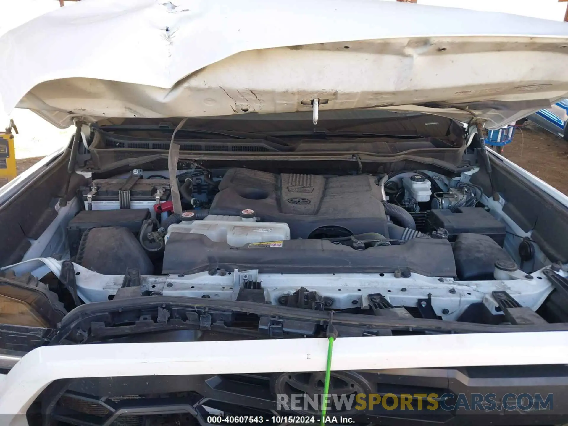 10 Photograph of a damaged car 5TFLA5DB6NX008847 TOYOTA TUNDRA 2022