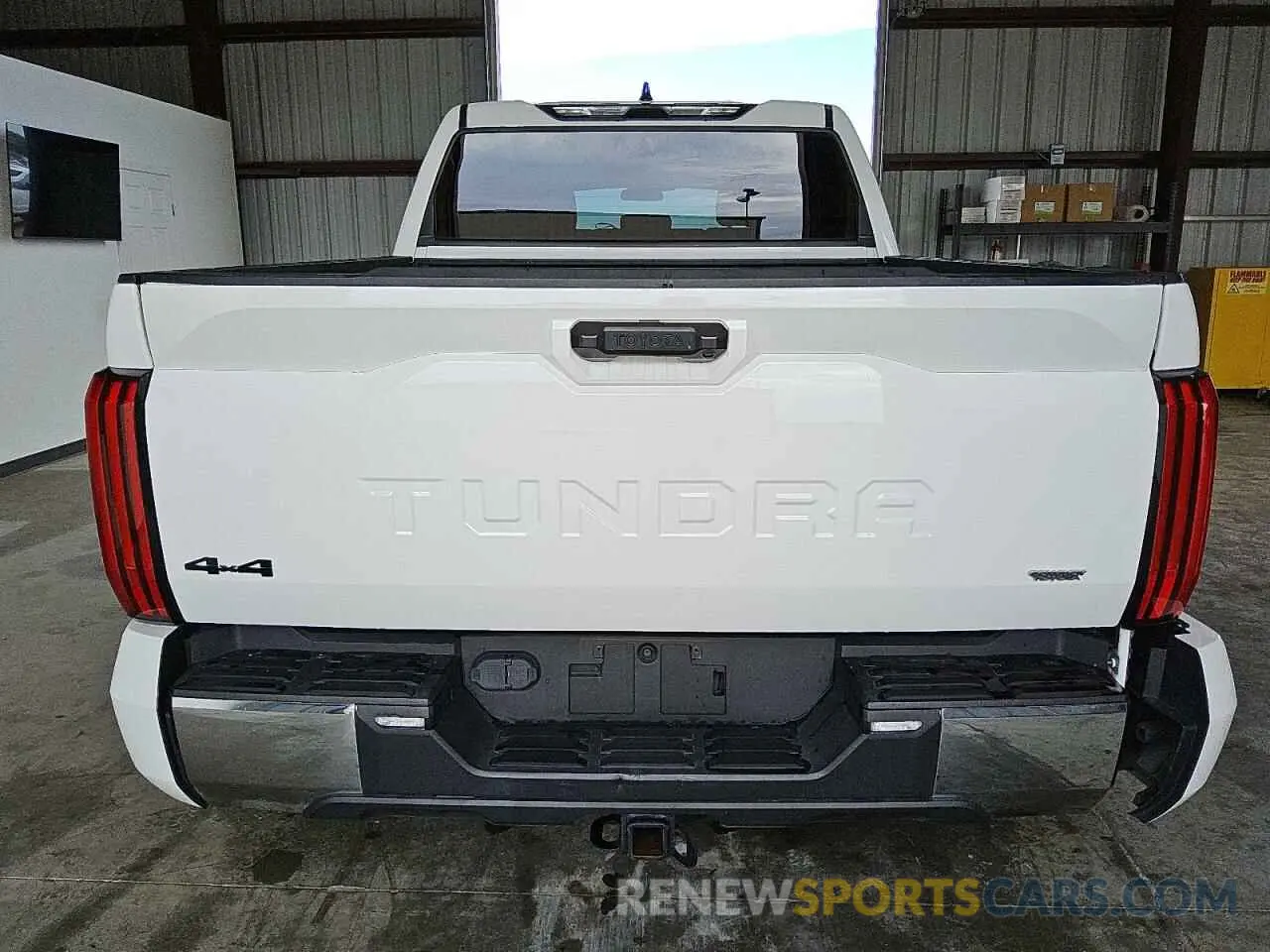 6 Photograph of a damaged car 5TFLA5DB7NX001728 TOYOTA TUNDRA 2022