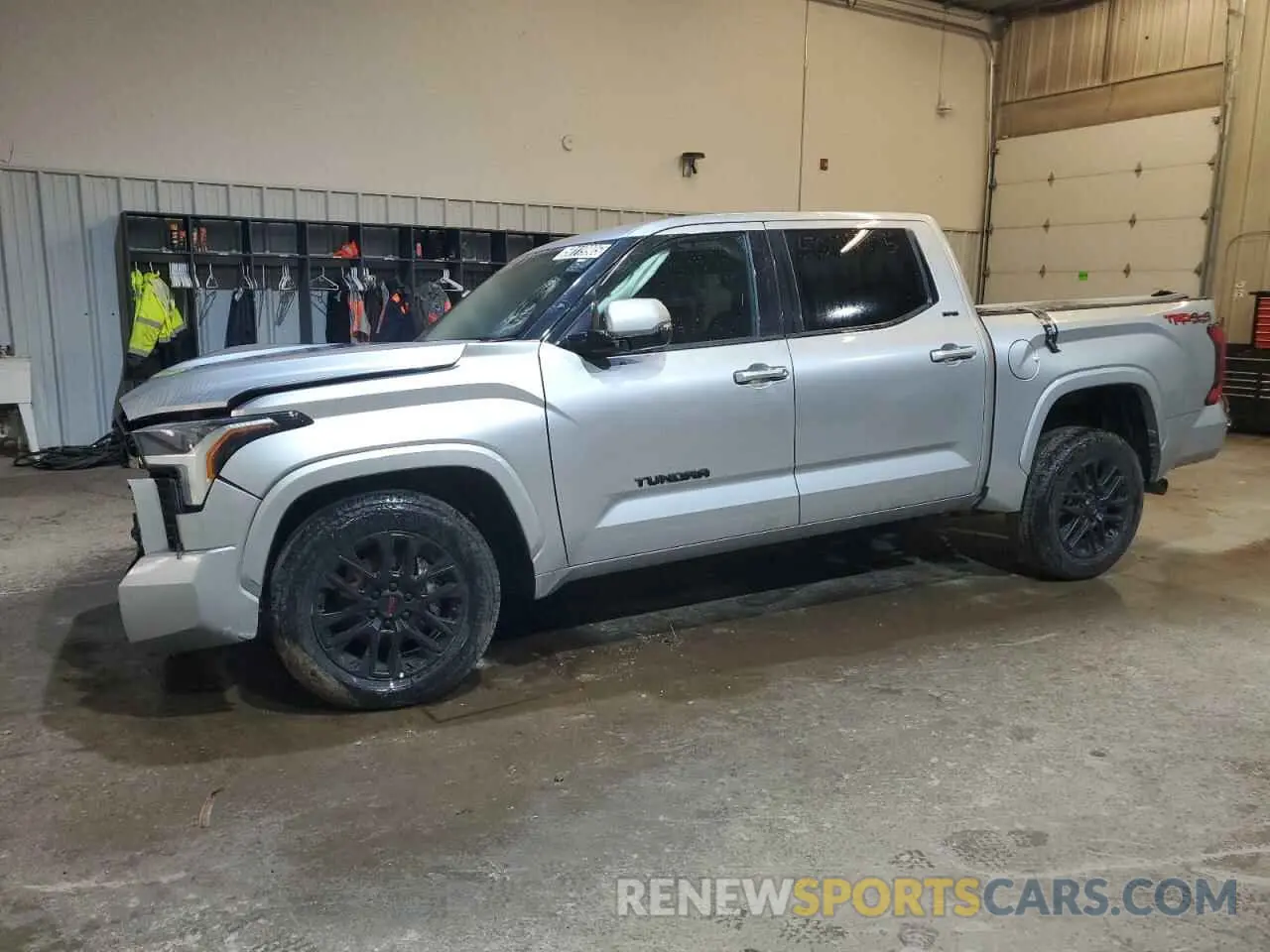 1 Photograph of a damaged car 5TFLA5DB7NX042800 TOYOTA TUNDRA 2022