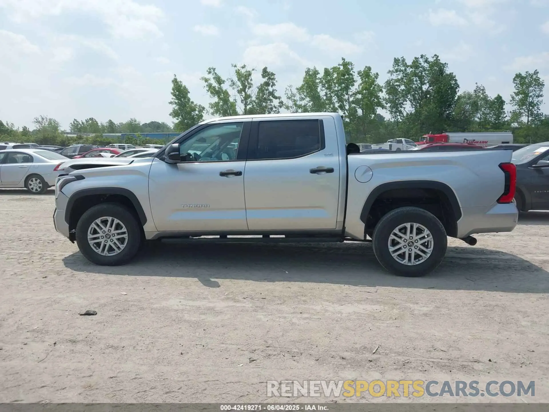 14 Photograph of a damaged car 5TFLA5DB7NX053845 TOYOTA TUNDRA 2022