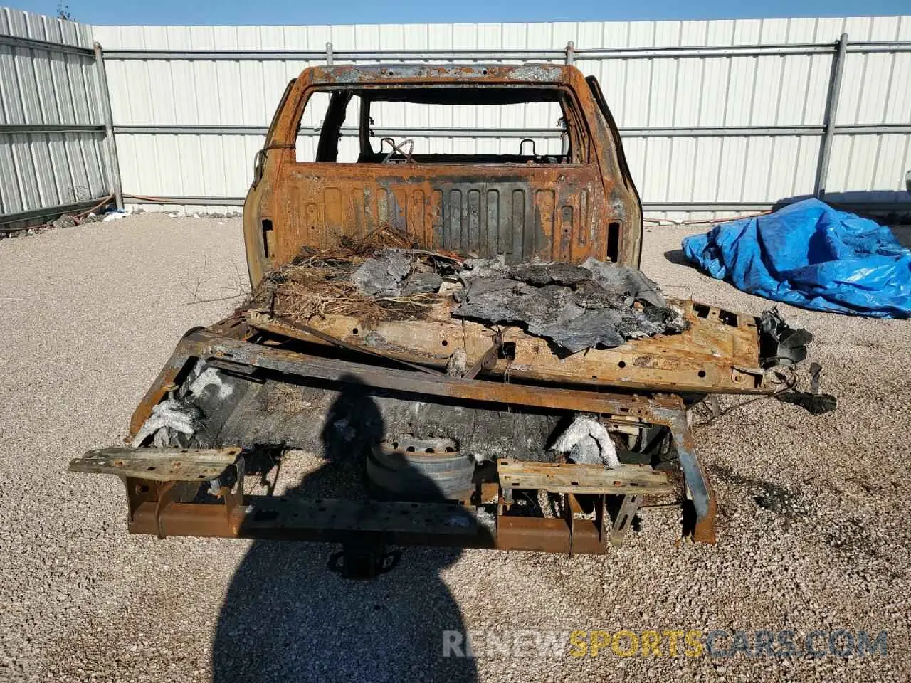 6 Photograph of a damaged car 5TFLA5DB9NX002122 TOYOTA TUNDRA 2022