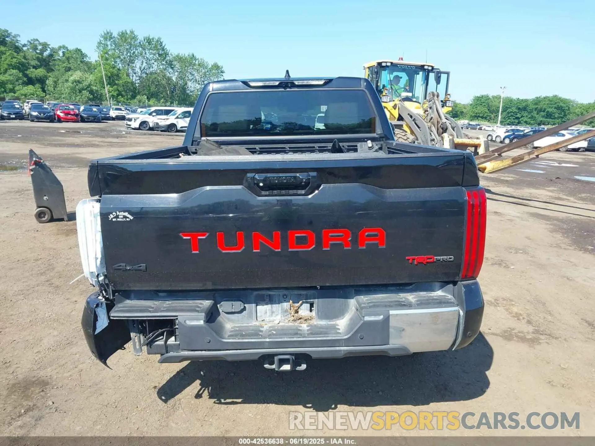 16 Photograph of a damaged car 5TFLA5DB9NX009104 TOYOTA TUNDRA 2022
