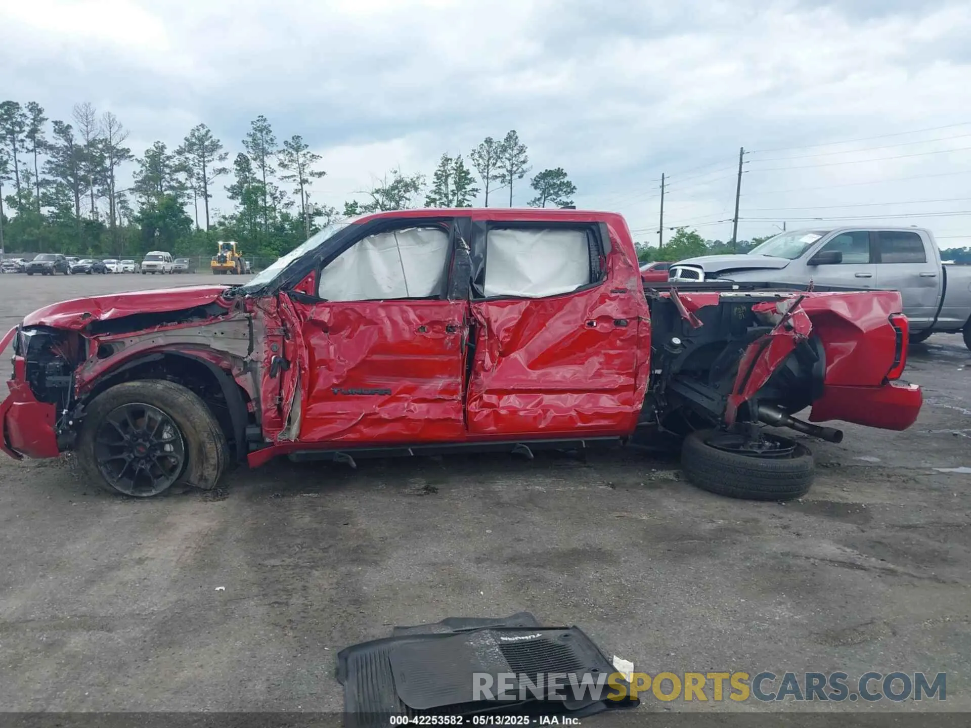 14 Photograph of a damaged car 5TFLA5DB9NX013749 TOYOTA TUNDRA 2022
