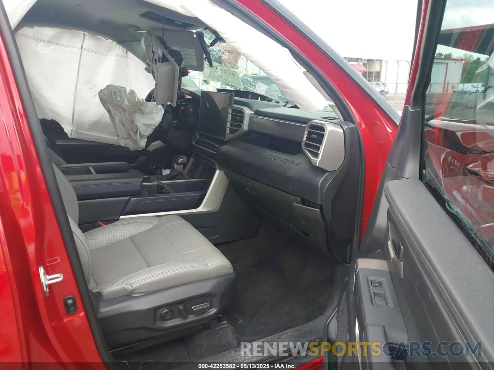 5 Photograph of a damaged car 5TFLA5DB9NX013749 TOYOTA TUNDRA 2022