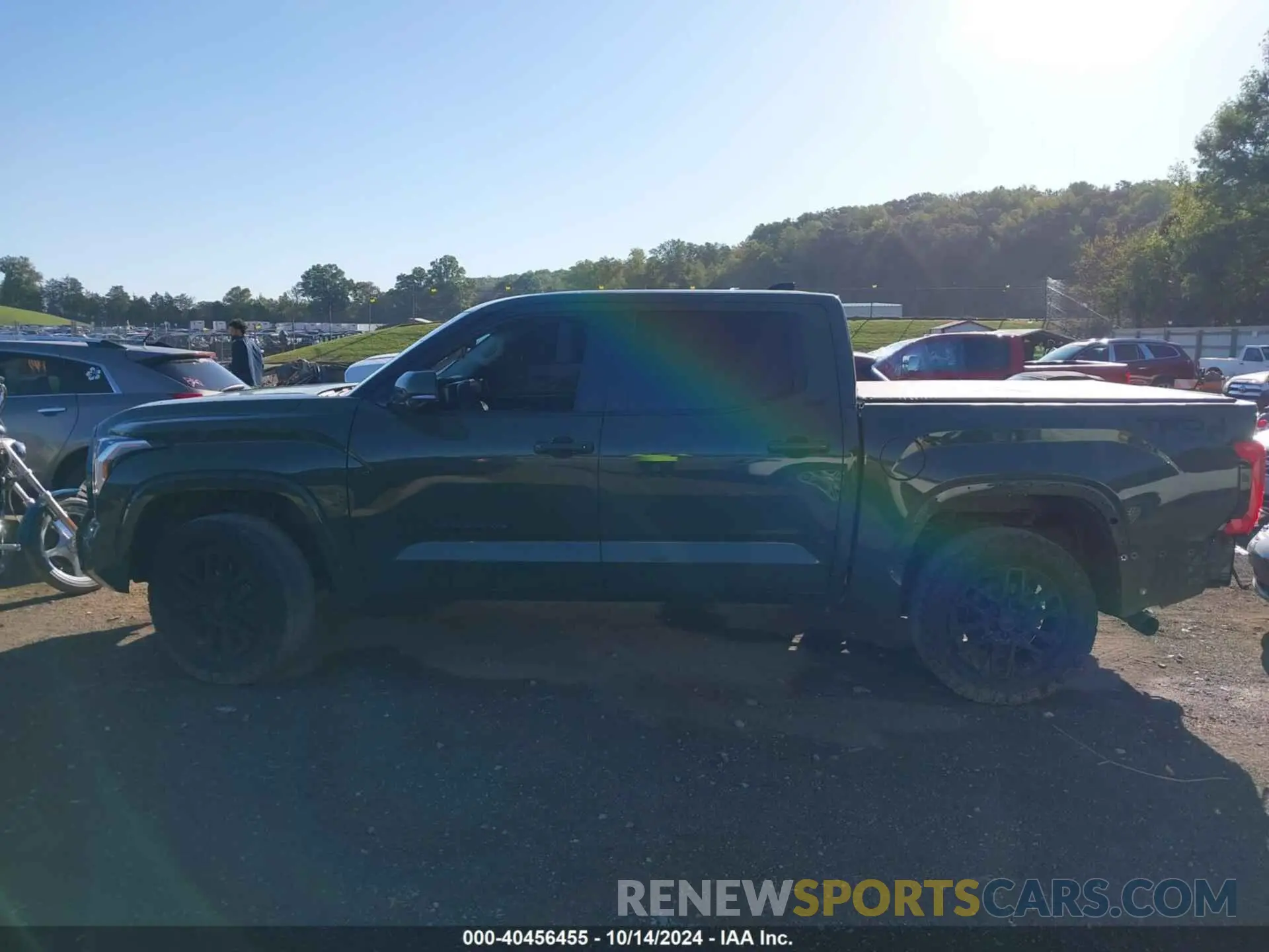 14 Photograph of a damaged car 5TFLA5DB9NX034083 TOYOTA TUNDRA 2022