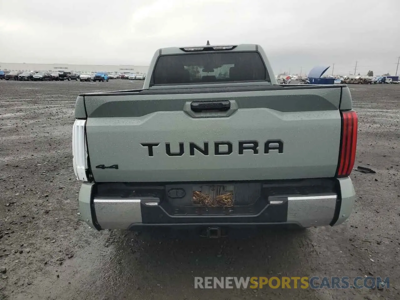 6 Photograph of a damaged car 5TFLA5EC5NX005722 TOYOTA TUNDRA 2022