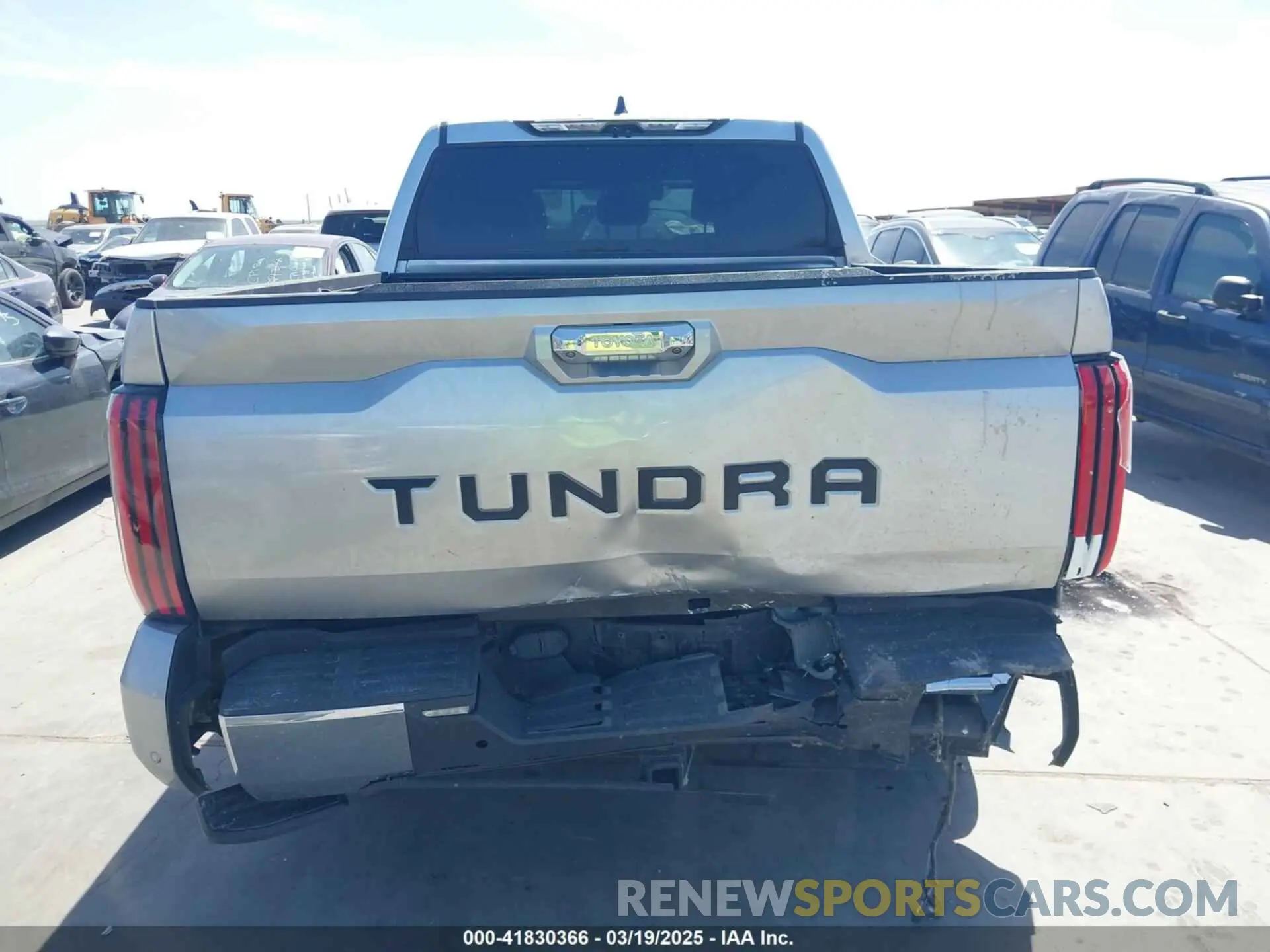 17 Photograph of a damaged car 5TFMA5AB8NX014903 TOYOTA TUNDRA 2022
