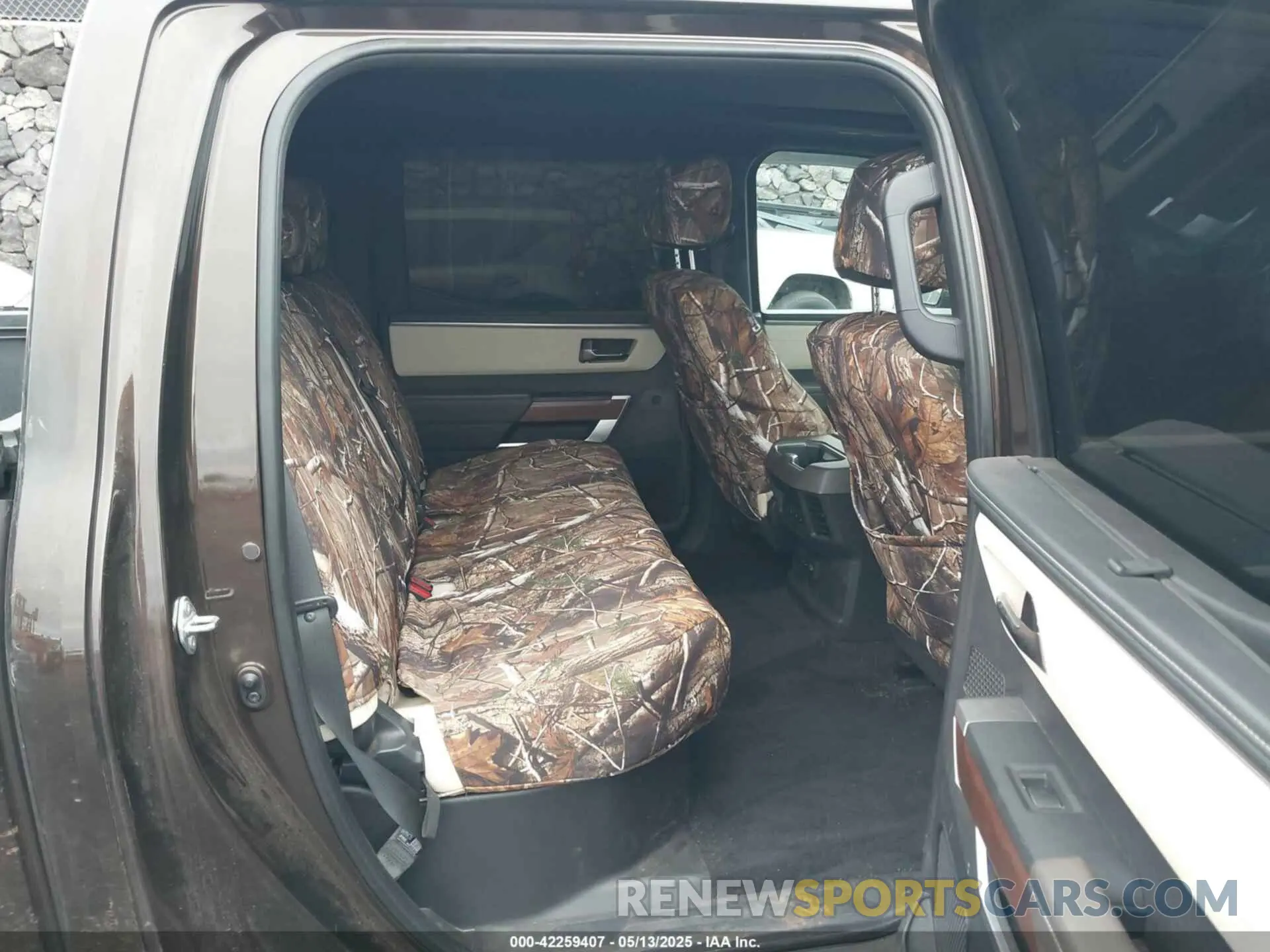 8 Photograph of a damaged car 5TFMA5DB1NX012518 TOYOTA TUNDRA 2022