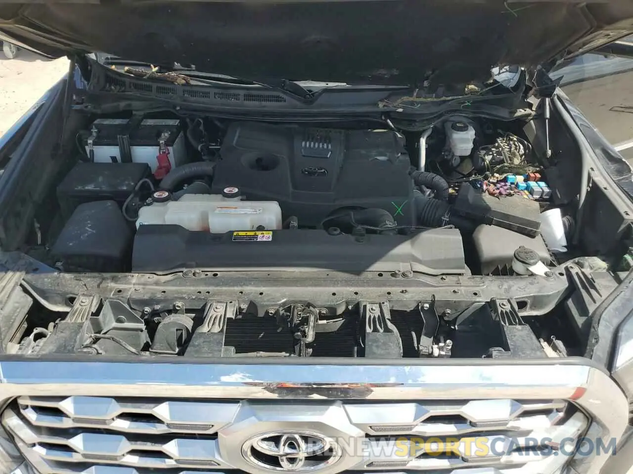 11 Photograph of a damaged car 5TFMA5DB7NX001779 TOYOTA TUNDRA 2022