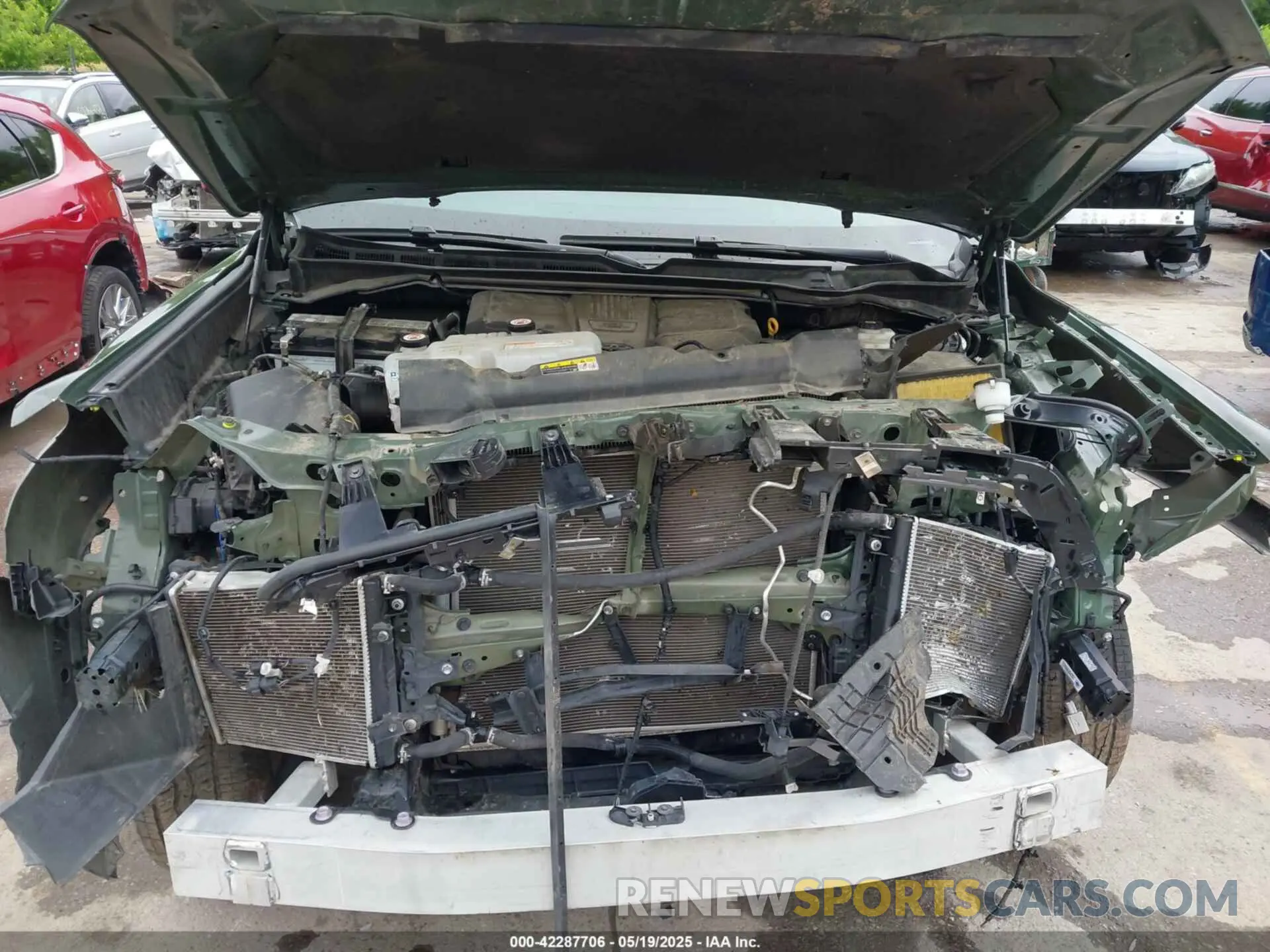 10 Photograph of a damaged car 5TFMA5EC8NX008070 TOYOTA TUNDRA 2022