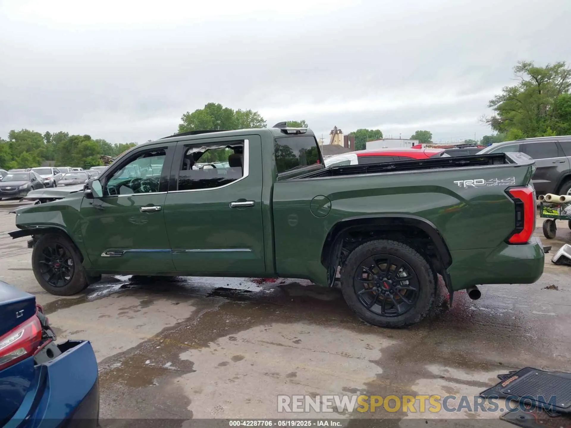 15 Photograph of a damaged car 5TFMA5EC8NX008070 TOYOTA TUNDRA 2022