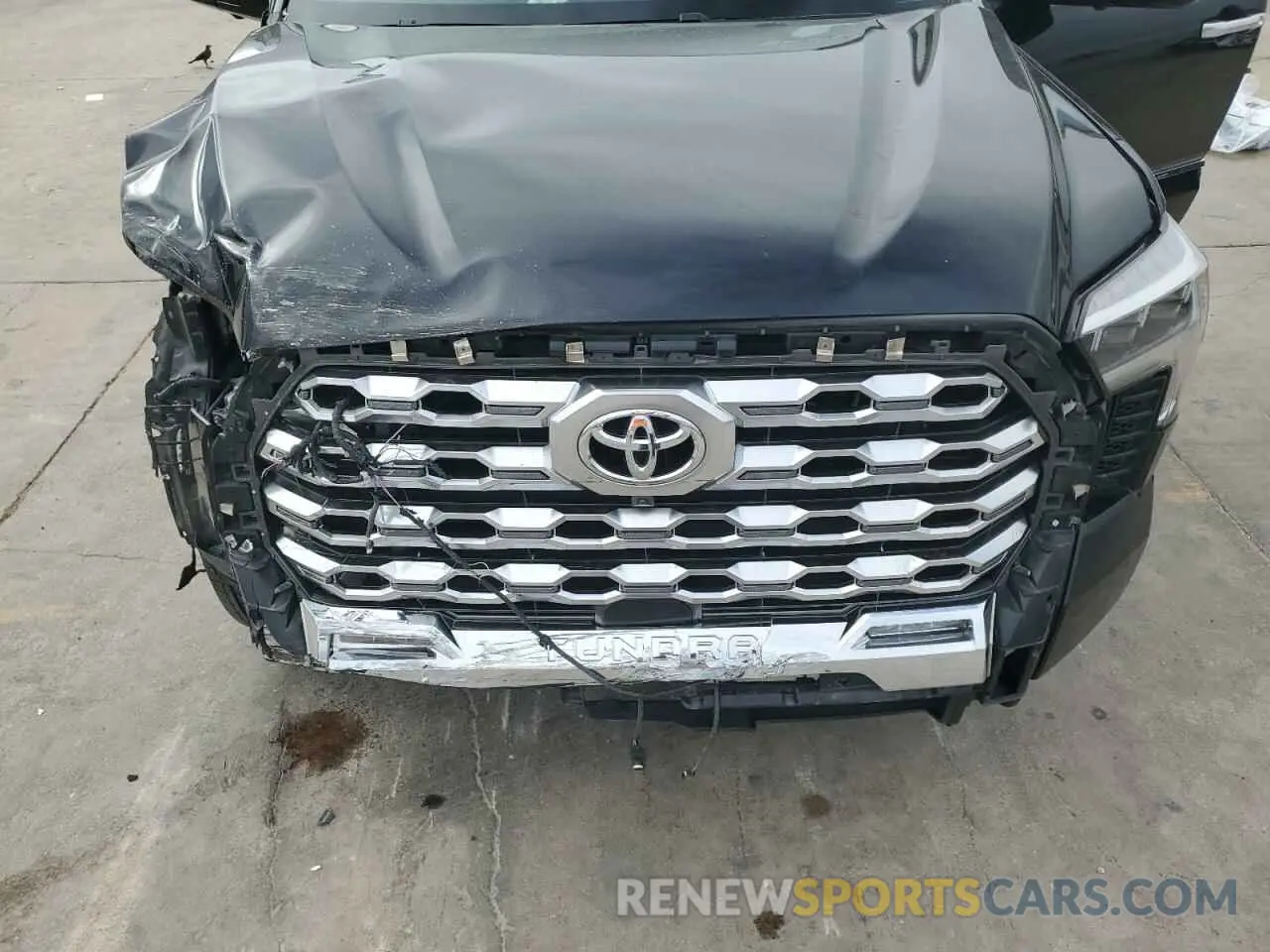 11 Photograph of a damaged car 5TFMA5EC9NX003461 TOYOTA TUNDRA 2022