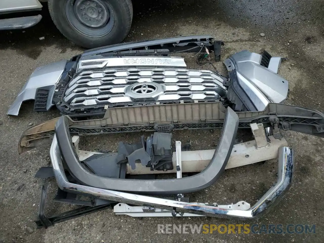 14 Photograph of a damaged car 5TFMA5EC9NX005128 TOYOTA TUNDRA 2022