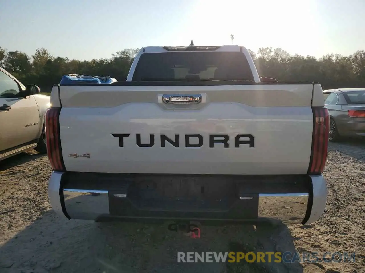 6 Photograph of a damaged car 5TFMC5DB4NX006593 TOYOTA TUNDRA 2022