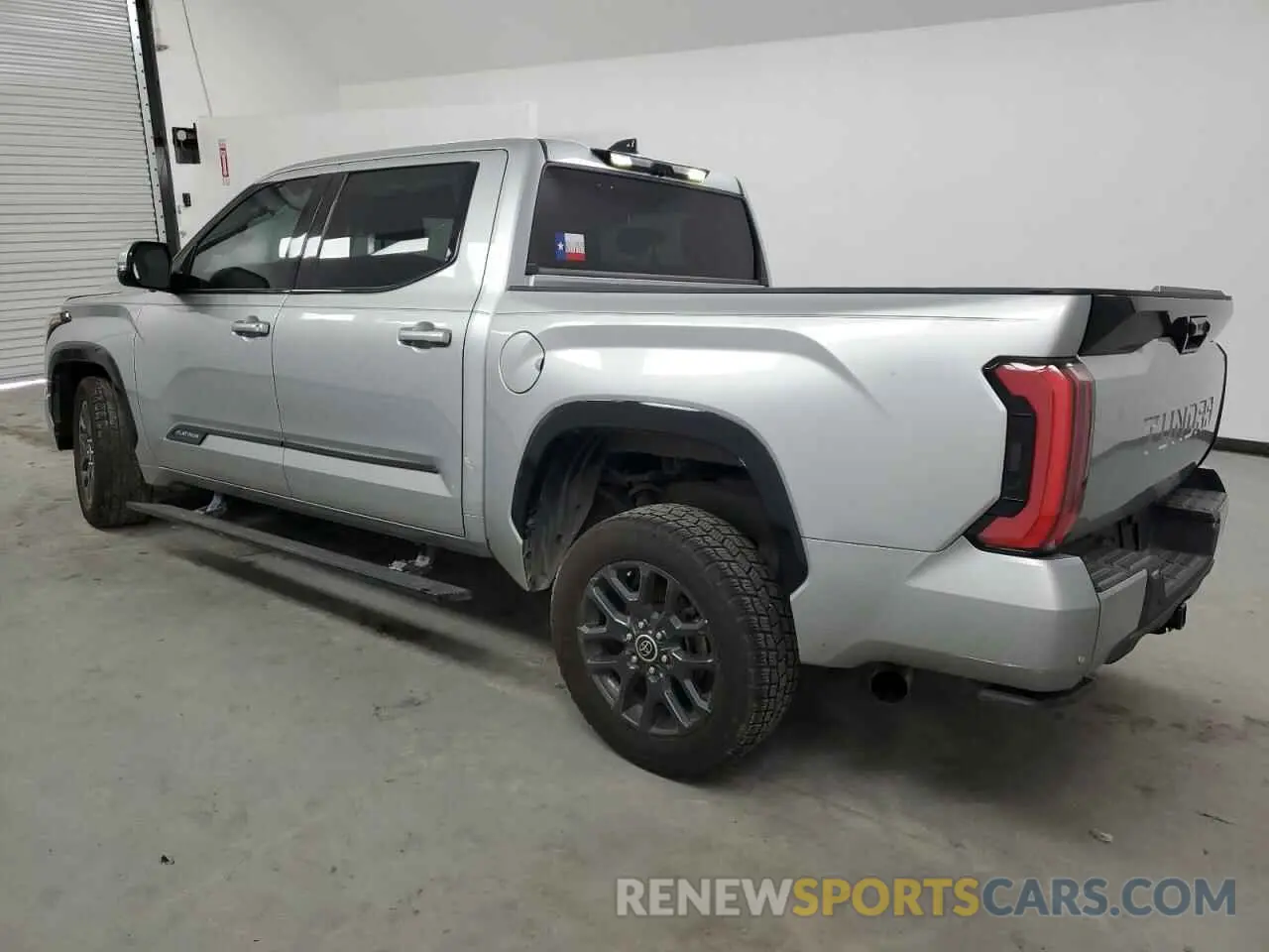 2 Photograph of a damaged car 5TFNA5AB3NX001495 TOYOTA TUNDRA 2022