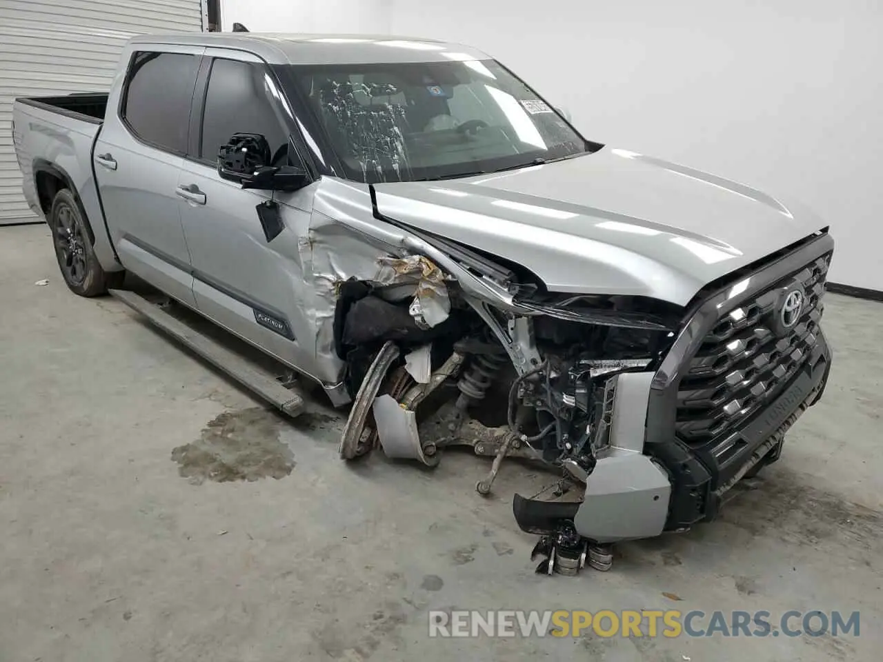 4 Photograph of a damaged car 5TFNA5AB3NX001495 TOYOTA TUNDRA 2022
