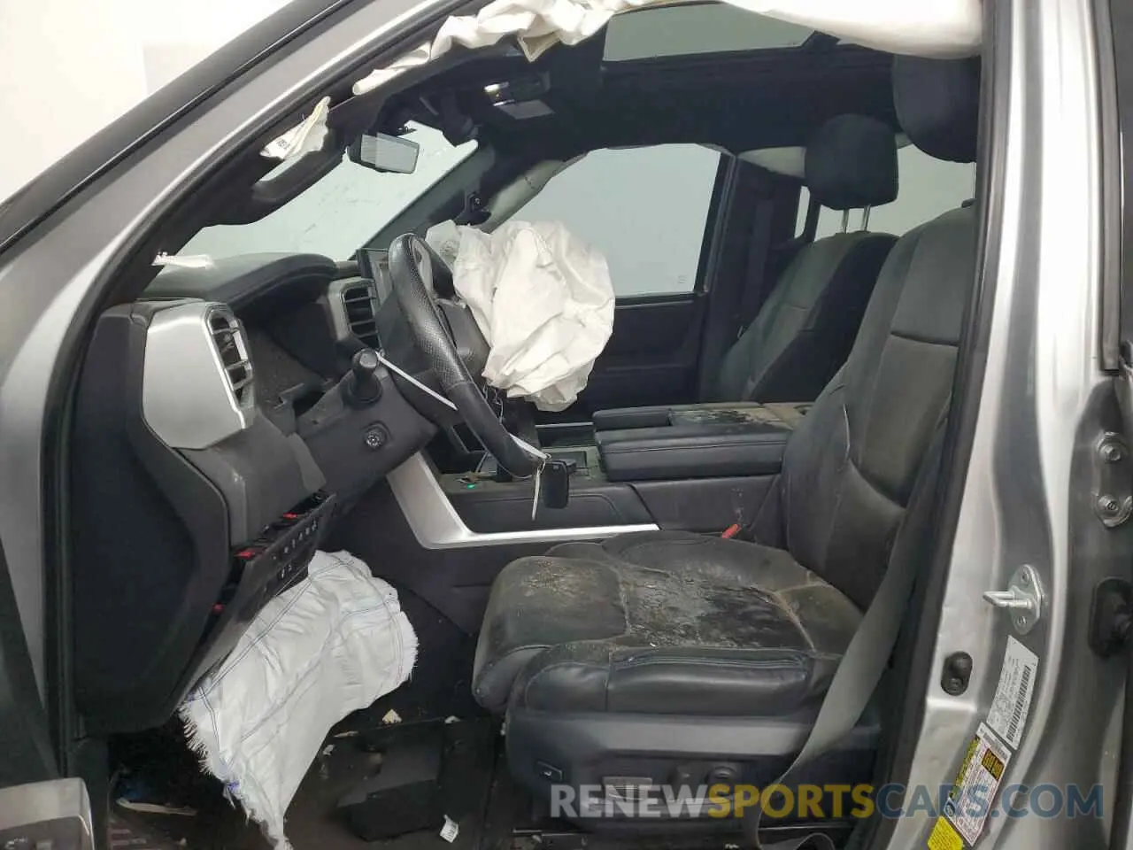 7 Photograph of a damaged car 5TFNA5AB3NX001495 TOYOTA TUNDRA 2022