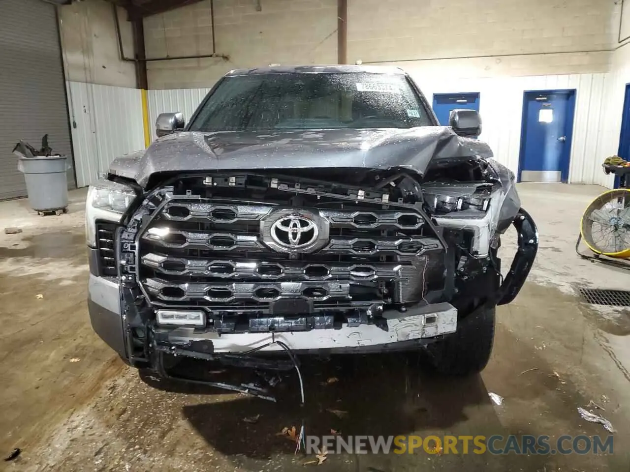 5 Photograph of a damaged car 5TFNA5DB0NX019500 TOYOTA TUNDRA 2022