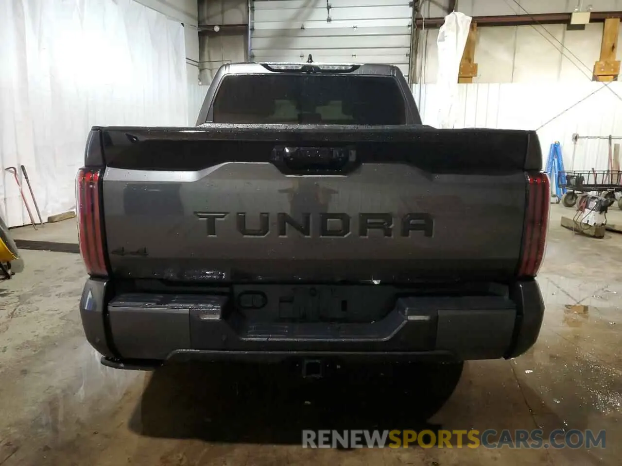 6 Photograph of a damaged car 5TFNA5DB0NX019500 TOYOTA TUNDRA 2022