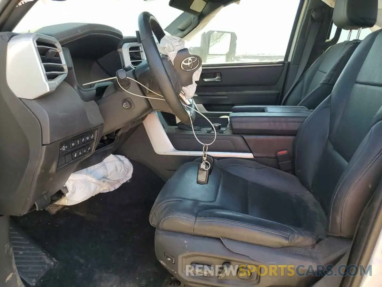 7 Photograph of a damaged car 5TFNA5DB3NX036937 TOYOTA TUNDRA 2022