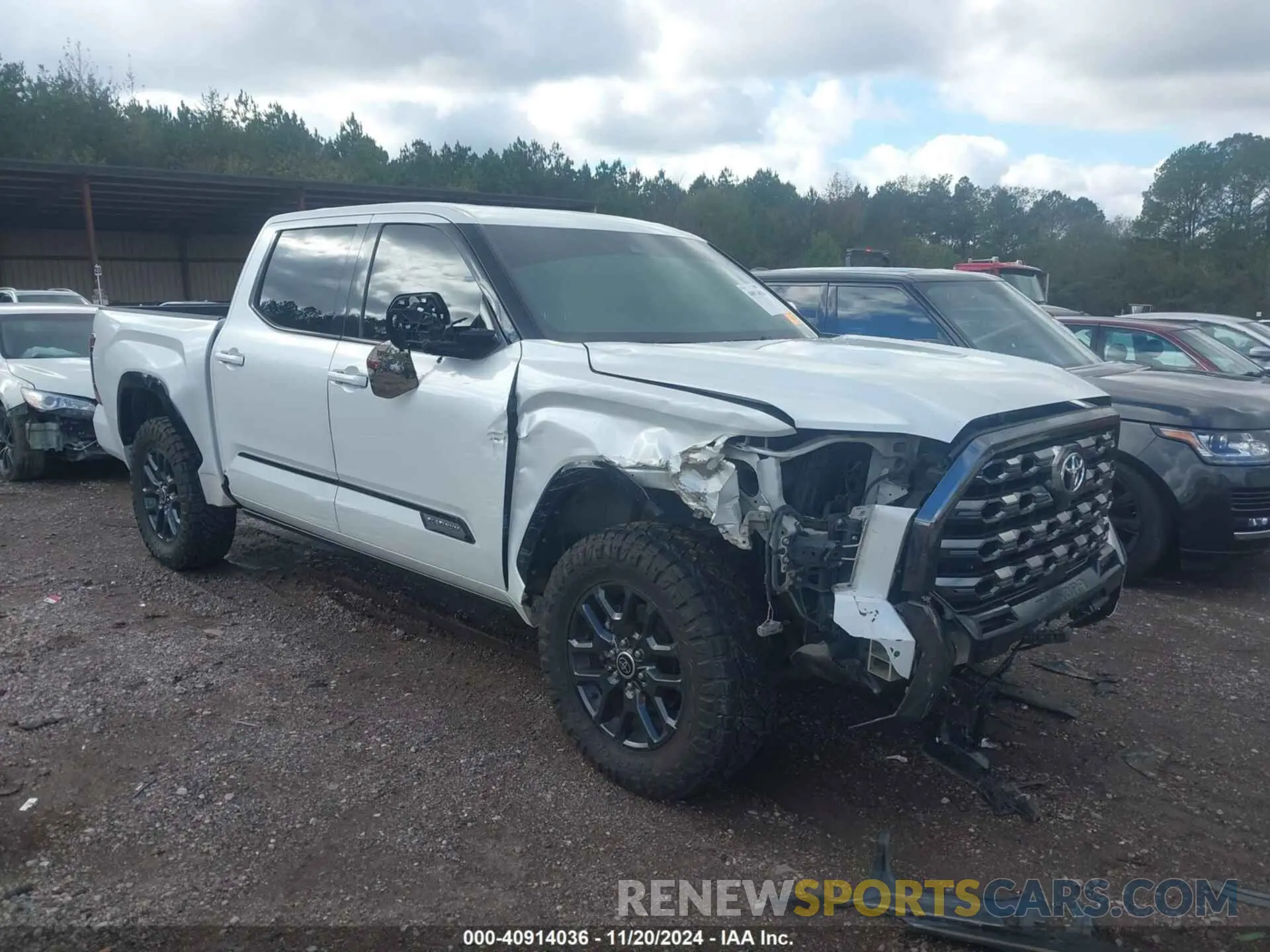 17 Photograph of a damaged car 5TFNA5DB5NX012624 TOYOTA TUNDRA 2022