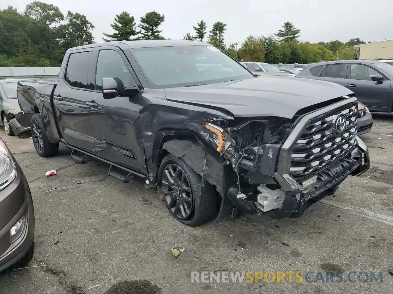 4 Photograph of a damaged car 5TFNA5EC9NX006395 TOYOTA TUNDRA 2022