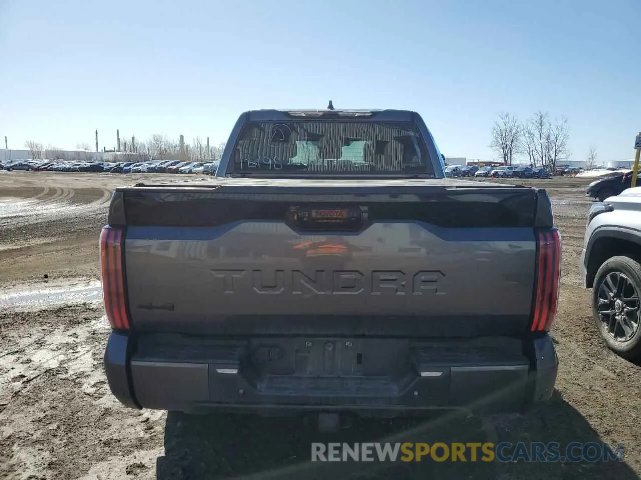 6 Photograph of a damaged car 5TFNC5DB3NX008341 TOYOTA TUNDRA 2022