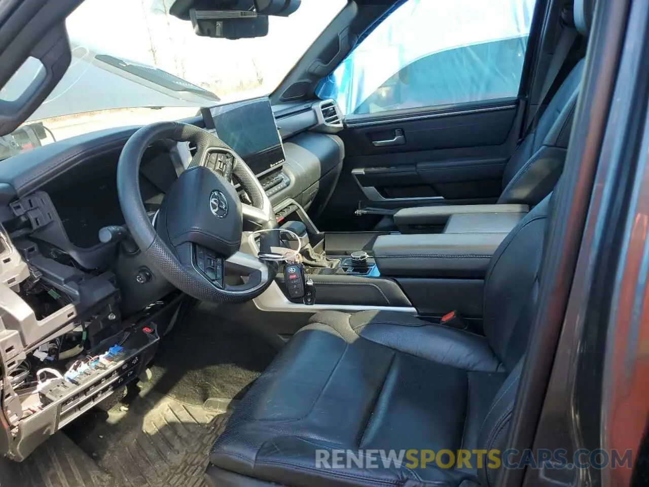 7 Photograph of a damaged car 5TFNC5DB3NX008341 TOYOTA TUNDRA 2022