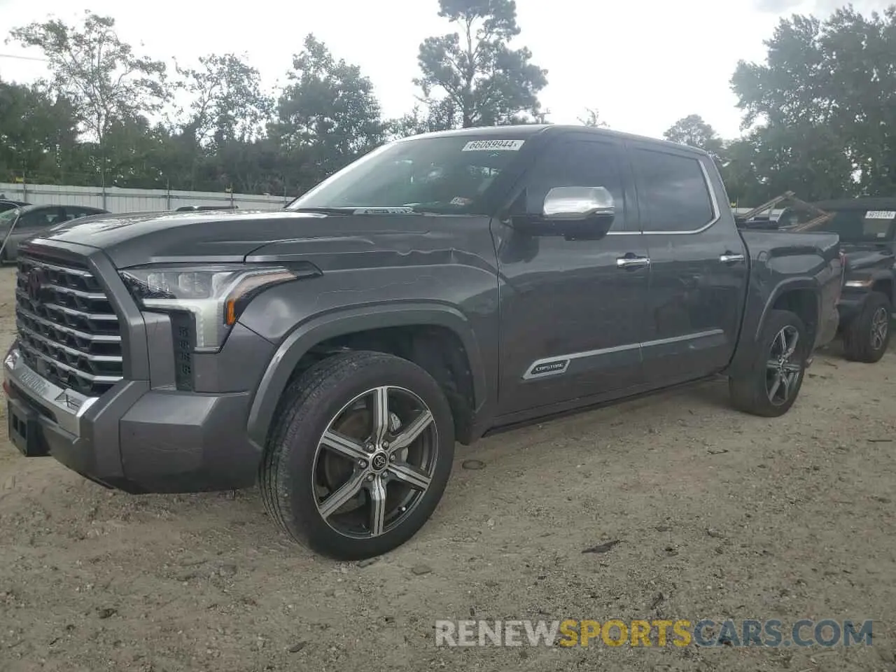 1 Photograph of a damaged car 5TFVC5DB7NX006902 TOYOTA TUNDRA 2022