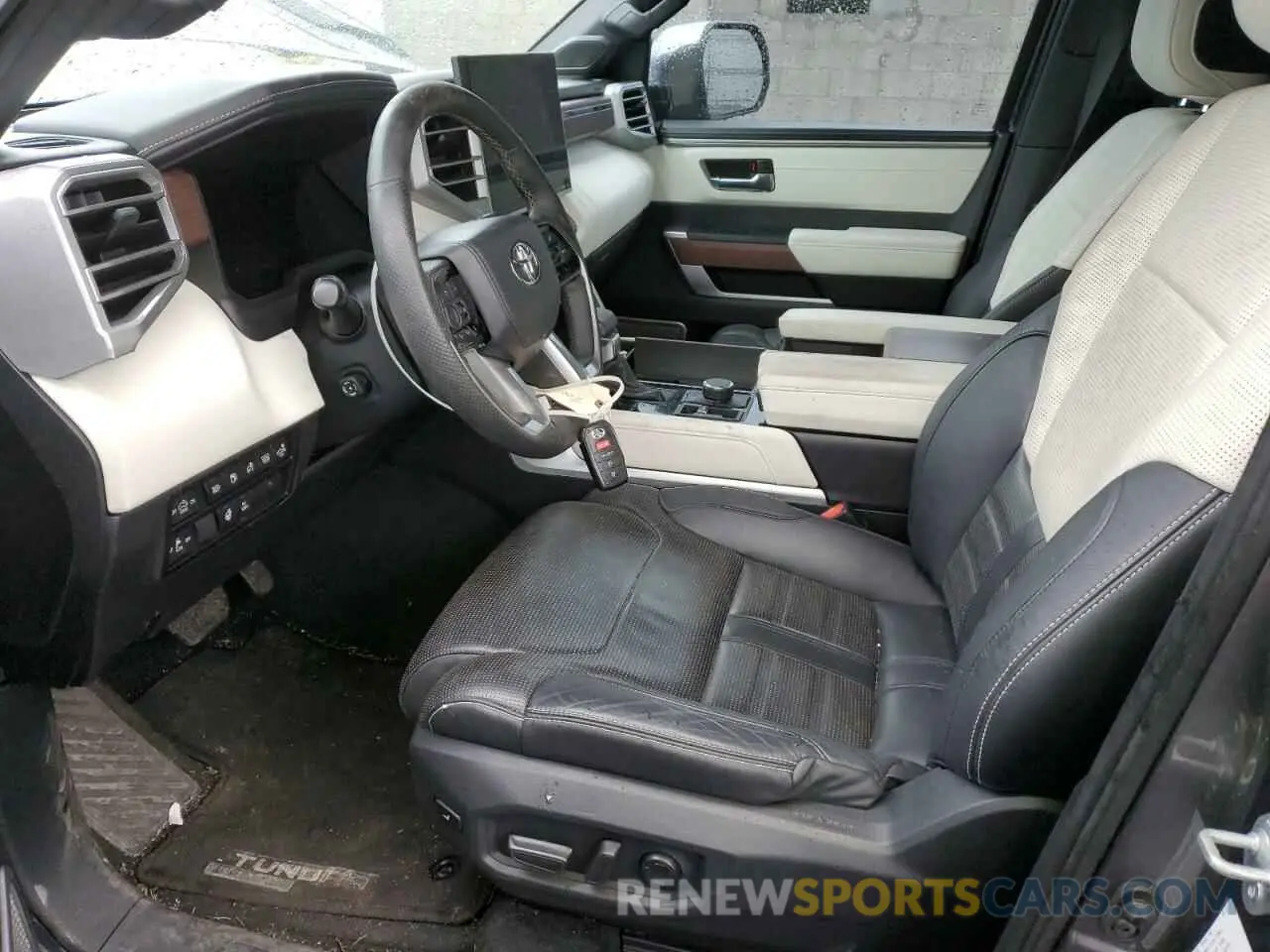 7 Photograph of a damaged car 5TFVC5DB9NX007727 TOYOTA TUNDRA 2022
