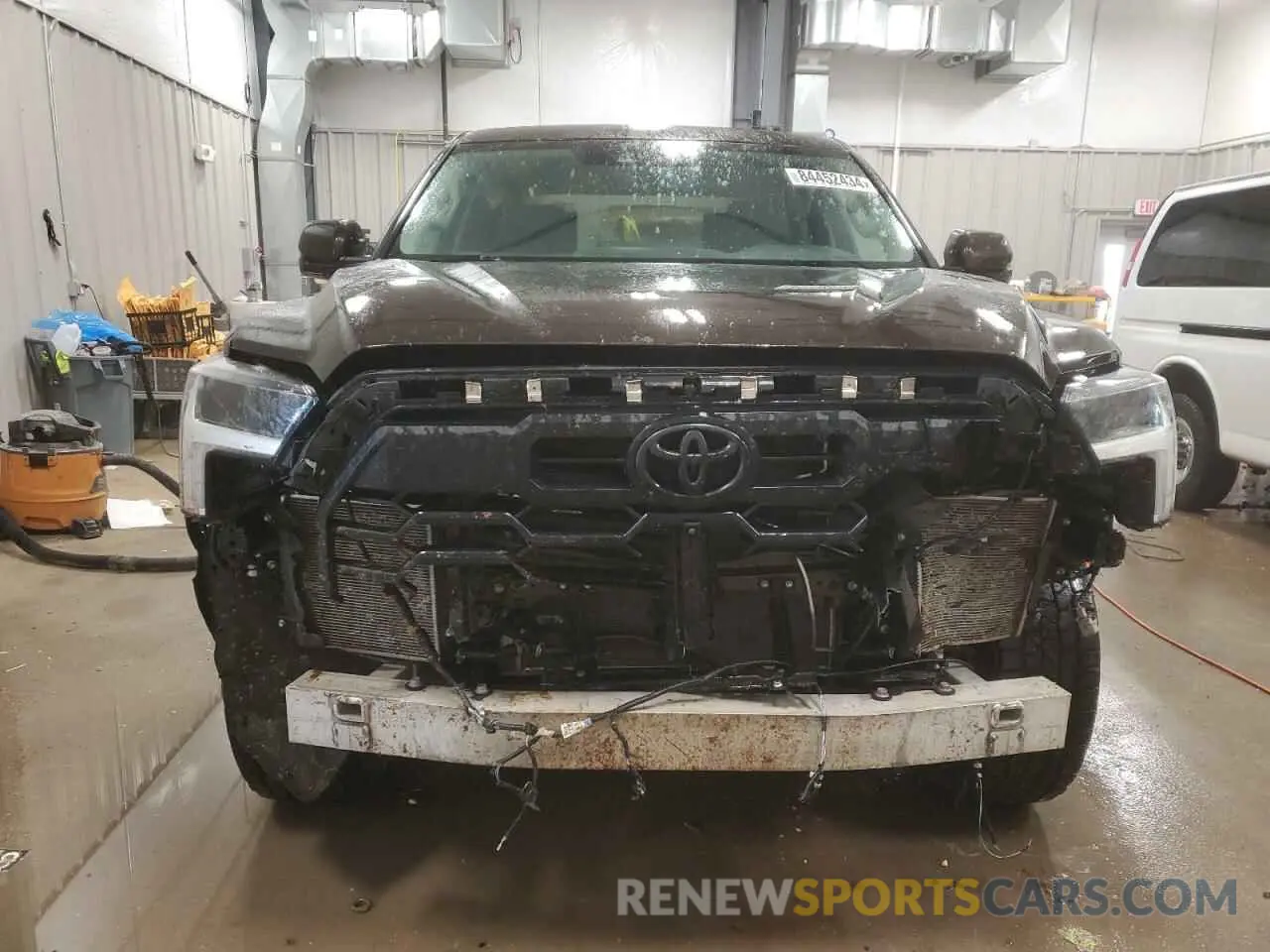 5 Photograph of a damaged car 5TFJA5ECXPX014586 TOYOTA TUNDRA 2023
