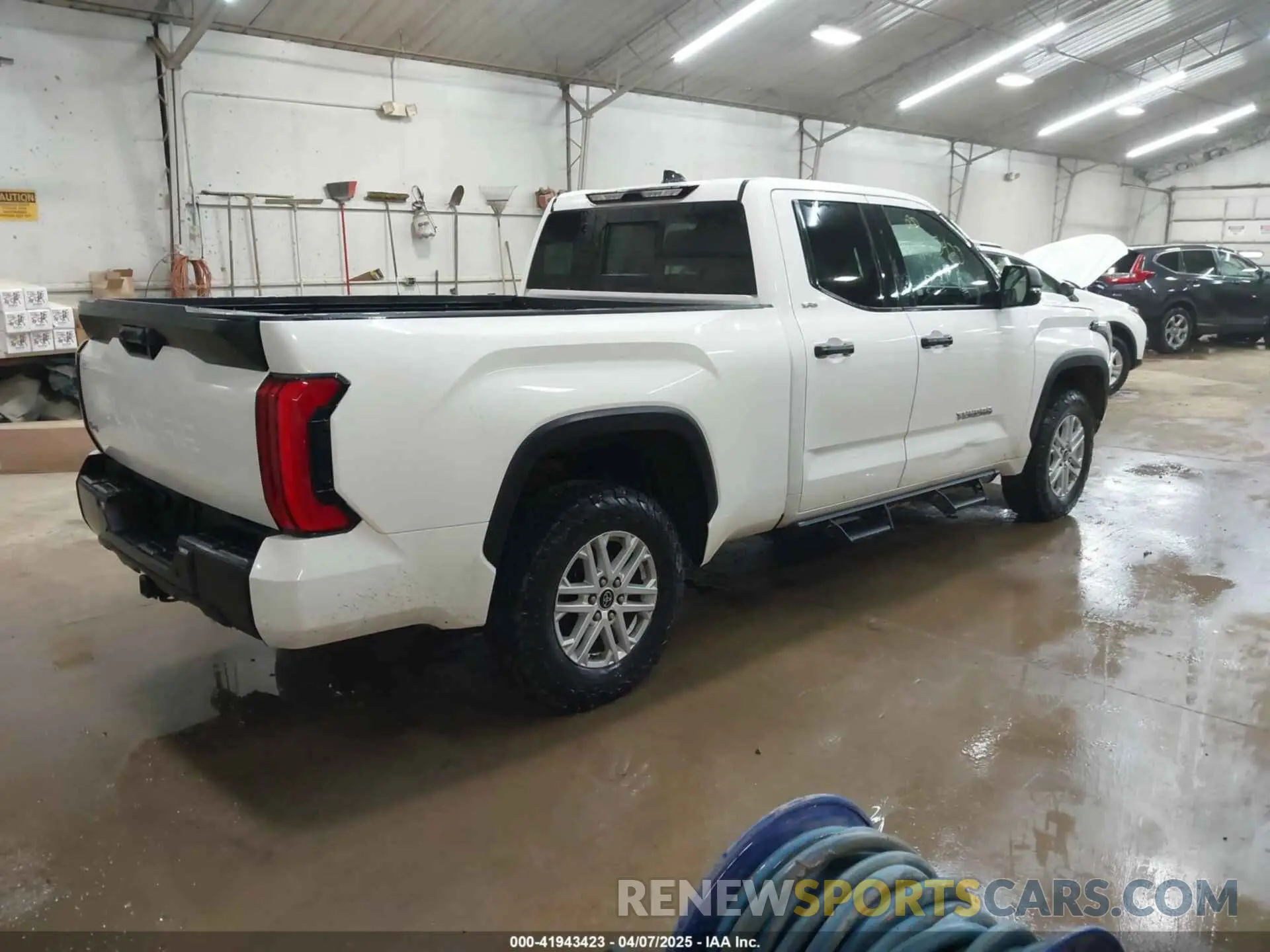 4 Photograph of a damaged car 5TFLA5DAXPX063554 TOYOTA TUNDRA 2023