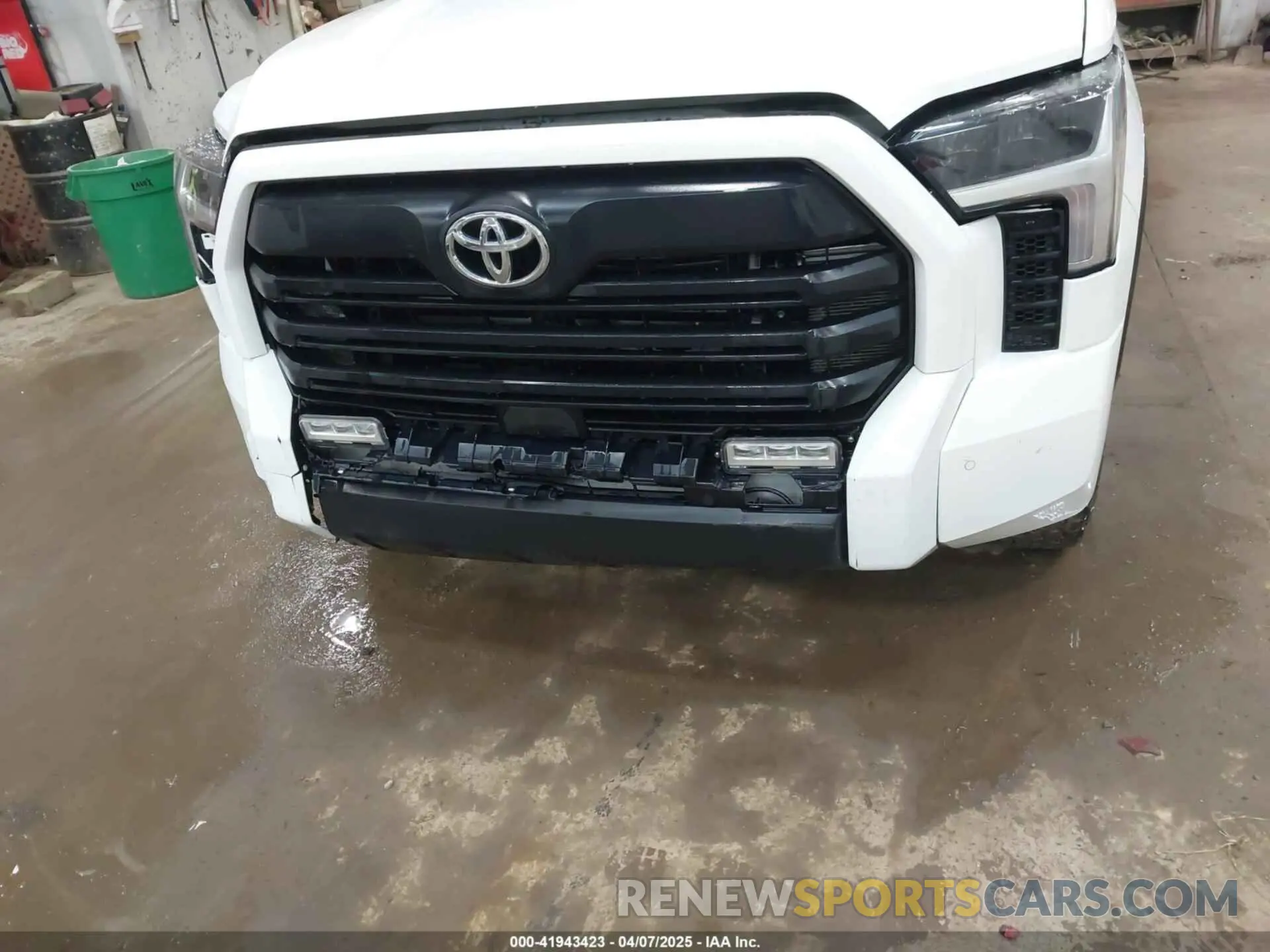 6 Photograph of a damaged car 5TFLA5DAXPX063554 TOYOTA TUNDRA 2023