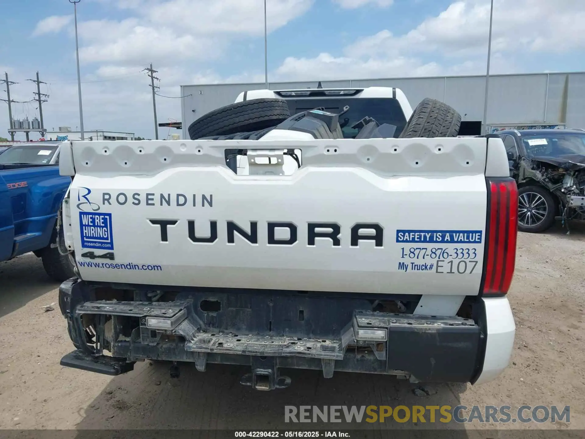 17 Photograph of a damaged car 5TFLA5DAXPX092004 TOYOTA TUNDRA 2023
