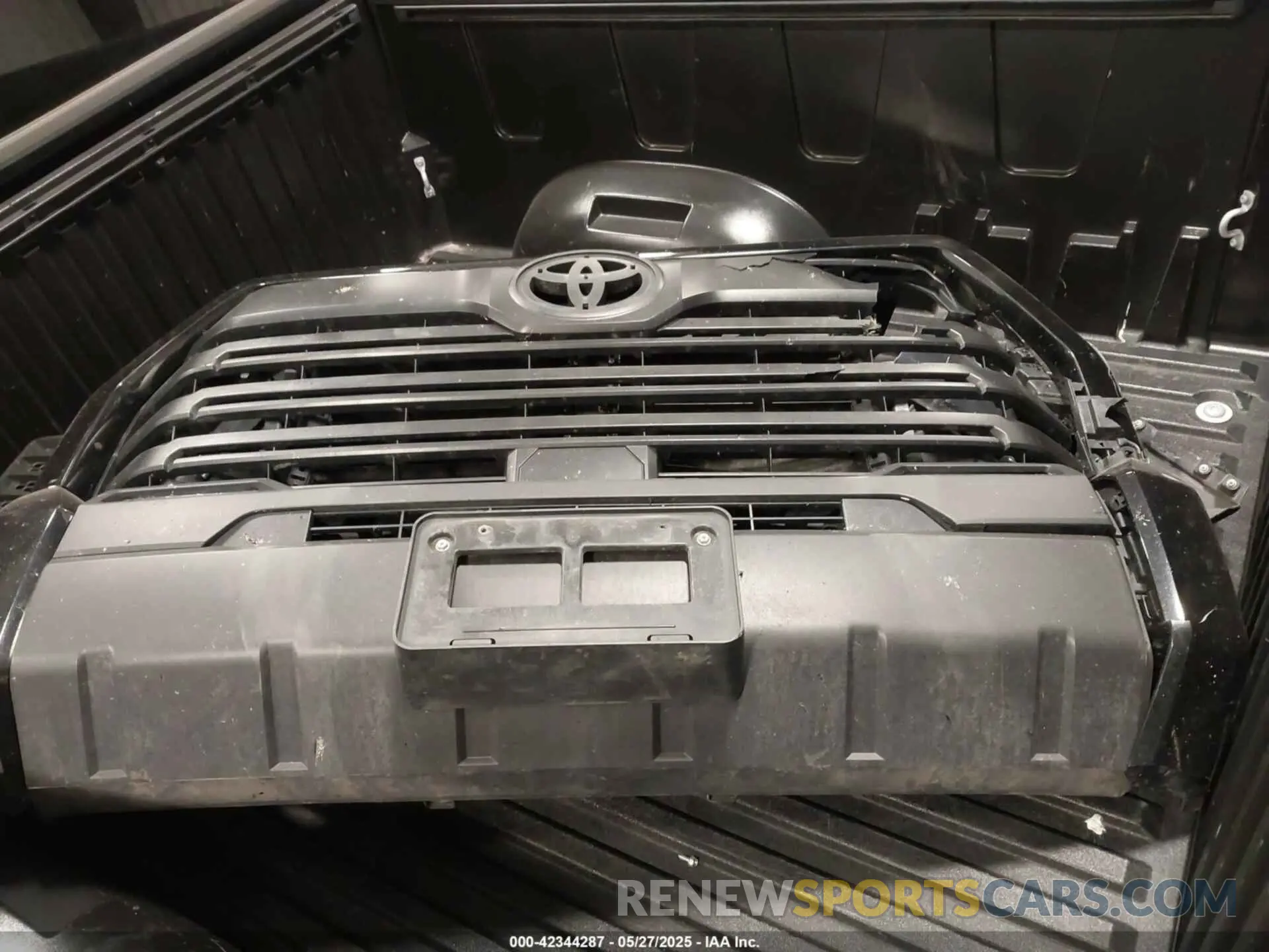 12 Photograph of a damaged car 5TFLA5DB0PX125391 TOYOTA TUNDRA 2023