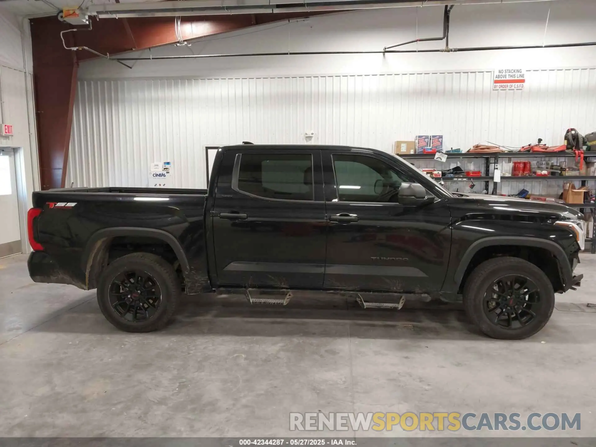 14 Photograph of a damaged car 5TFLA5DB0PX125391 TOYOTA TUNDRA 2023