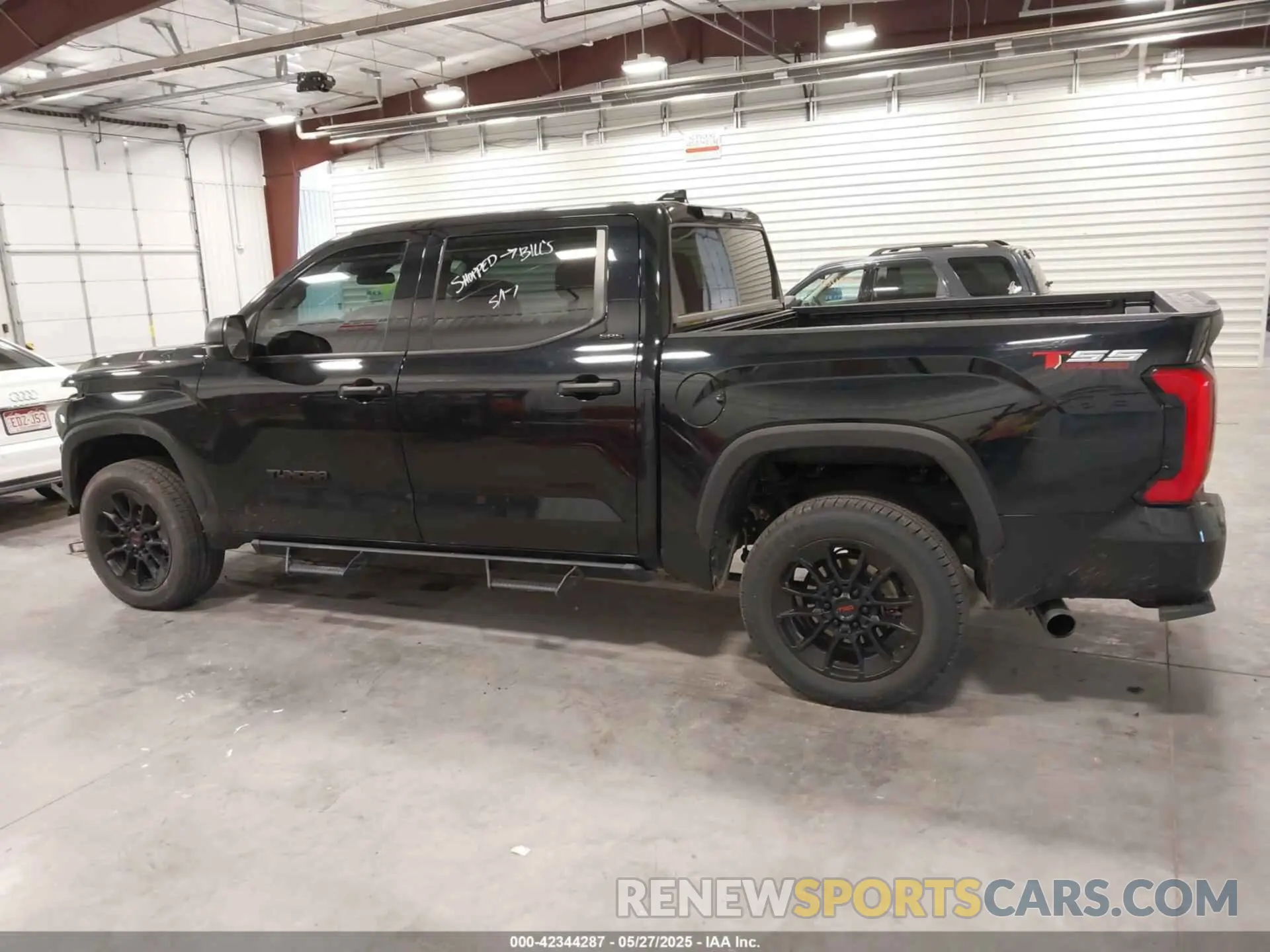 15 Photograph of a damaged car 5TFLA5DB0PX125391 TOYOTA TUNDRA 2023