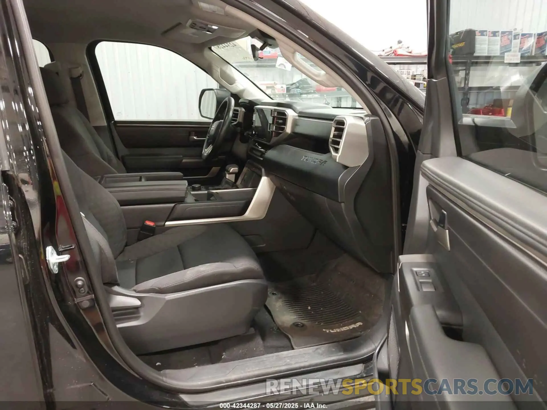 5 Photograph of a damaged car 5TFLA5DB0PX125391 TOYOTA TUNDRA 2023