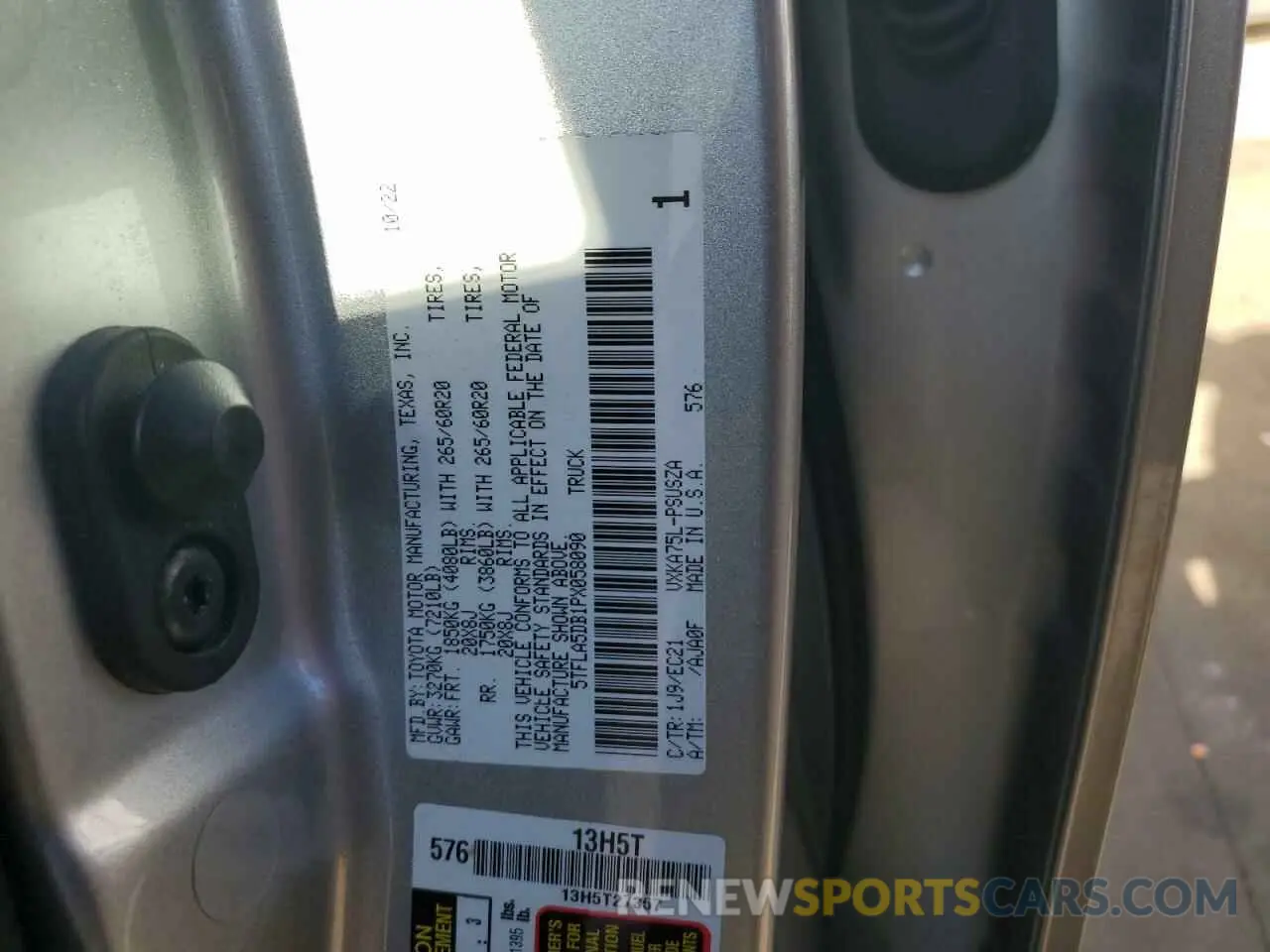 13 Photograph of a damaged car 5TFLA5DB1PX058090 TOYOTA TUNDRA 2023