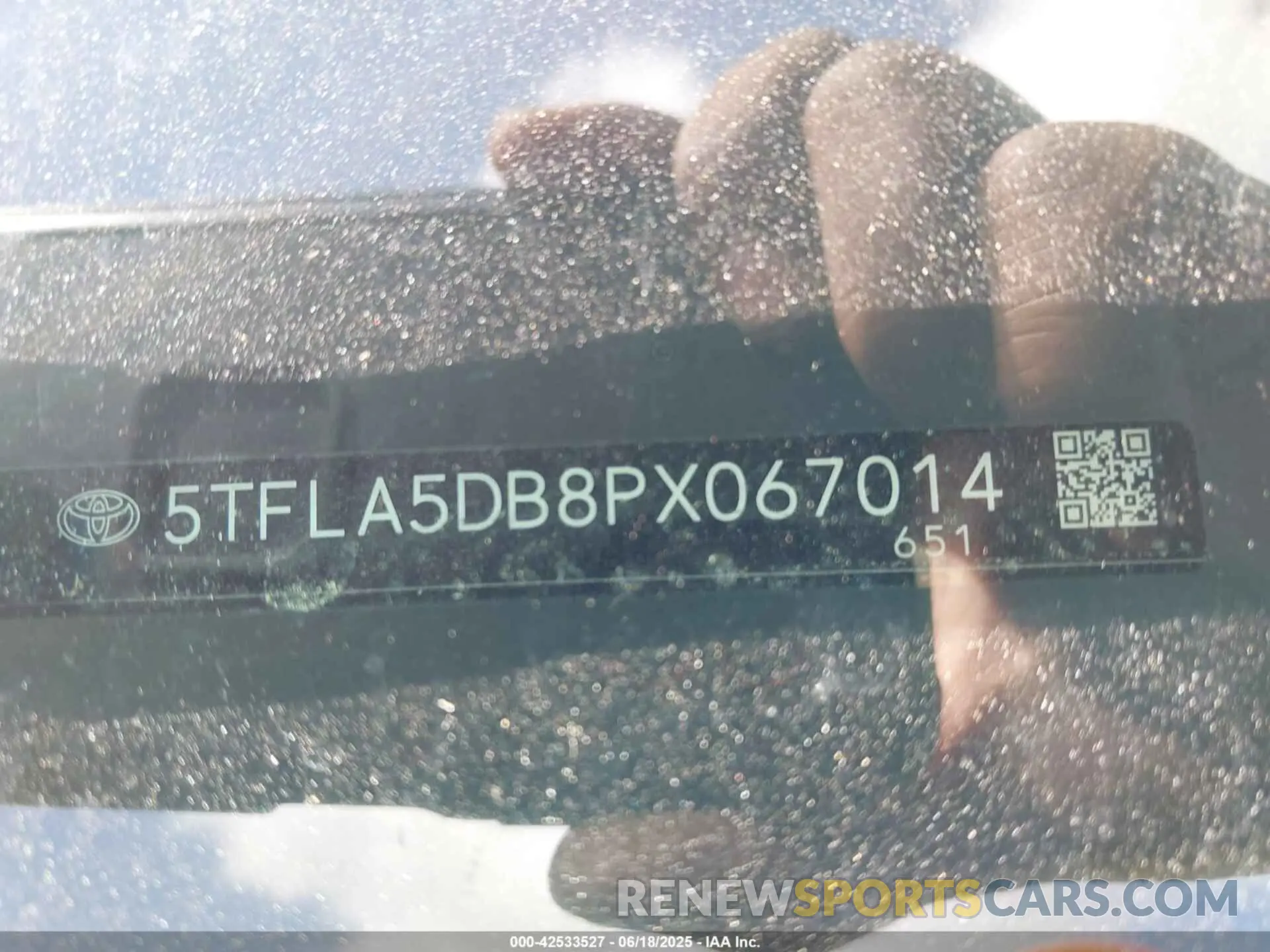 9 Photograph of a damaged car 5TFLA5DB8PX067014 TOYOTA TUNDRA 2023