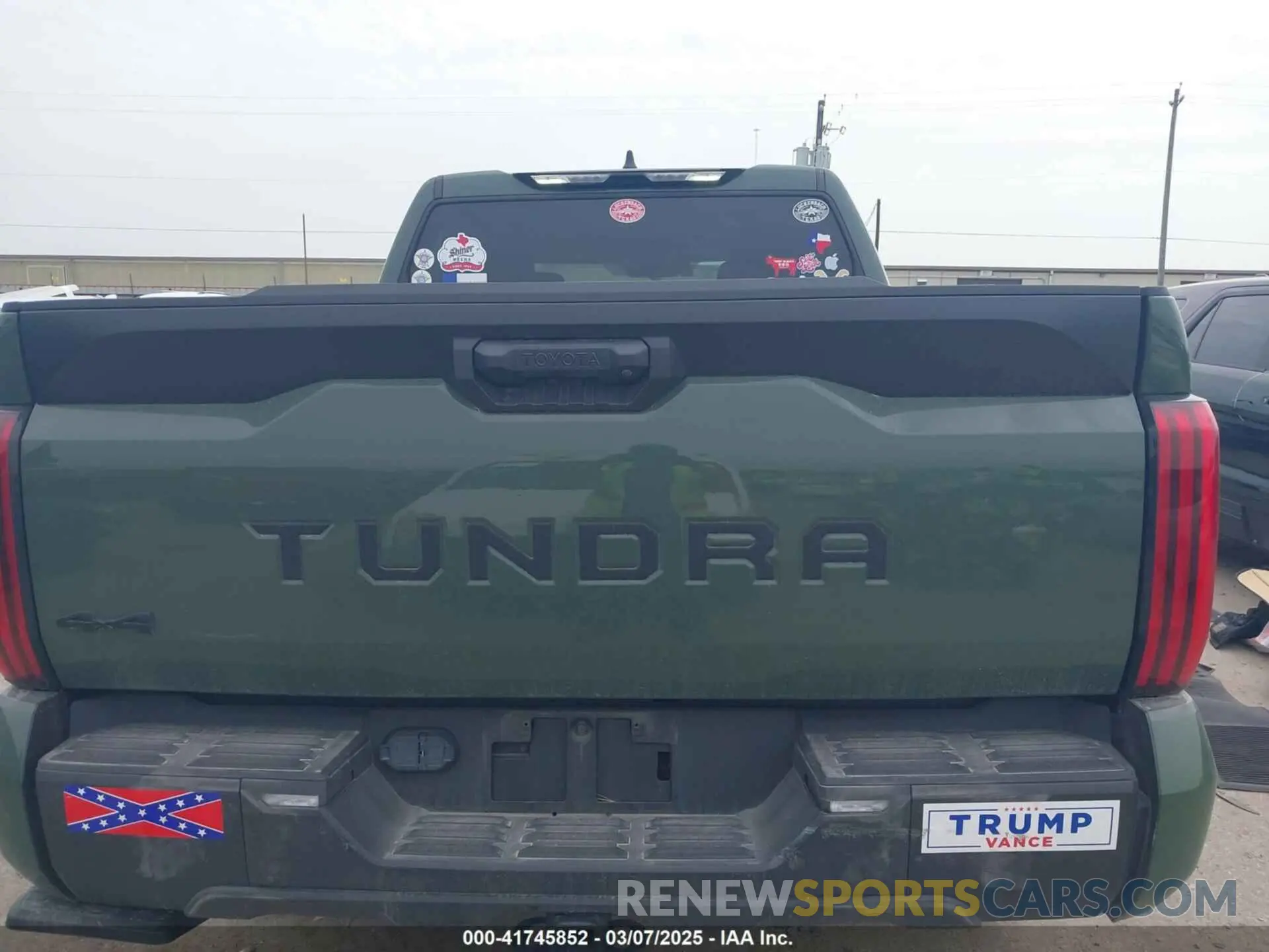 16 Photograph of a damaged car 5TFLA5DB9PX077406 TOYOTA TUNDRA 2023