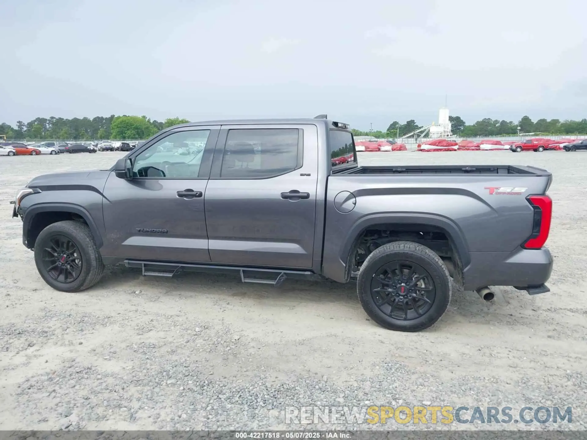 14 Photograph of a damaged car 5TFLA5DB9PX106225 TOYOTA TUNDRA 2023