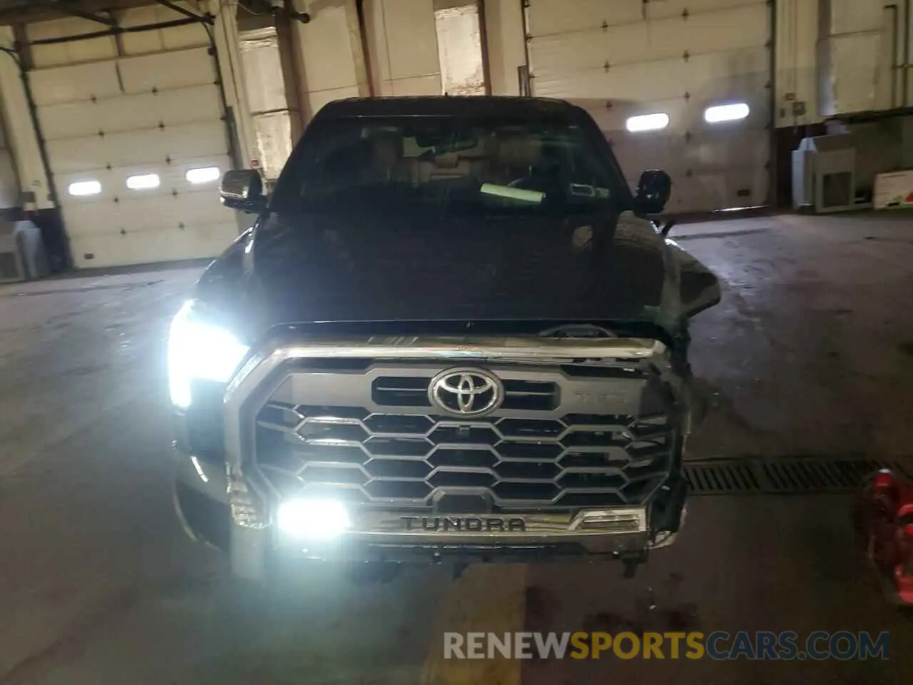 5 Photograph of a damaged car 5TFMA5DB6PX117400 TOYOTA TUNDRA 2023