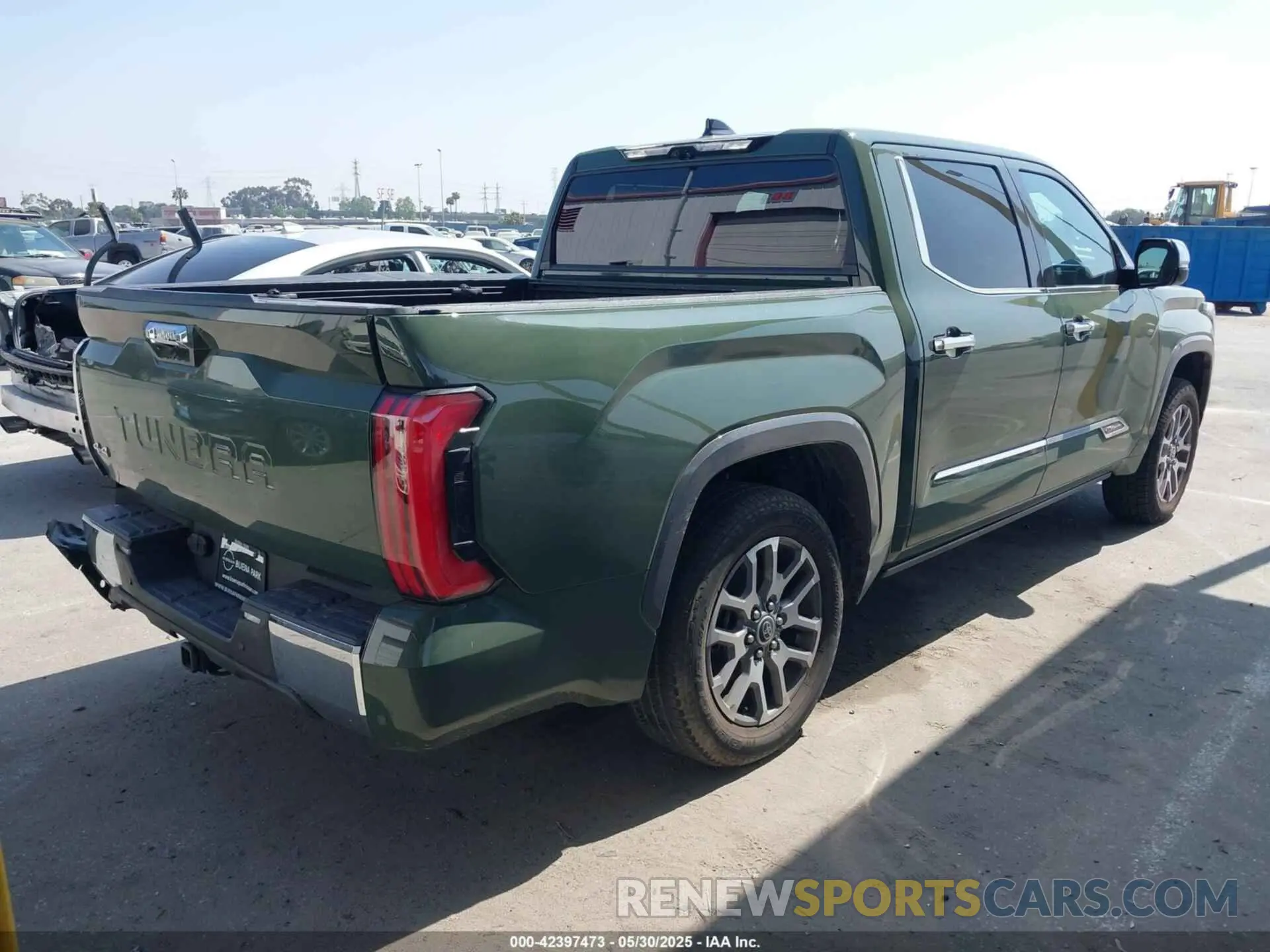 4 Photograph of a damaged car 5TFMA5DB7PX113095 TOYOTA TUNDRA 2023