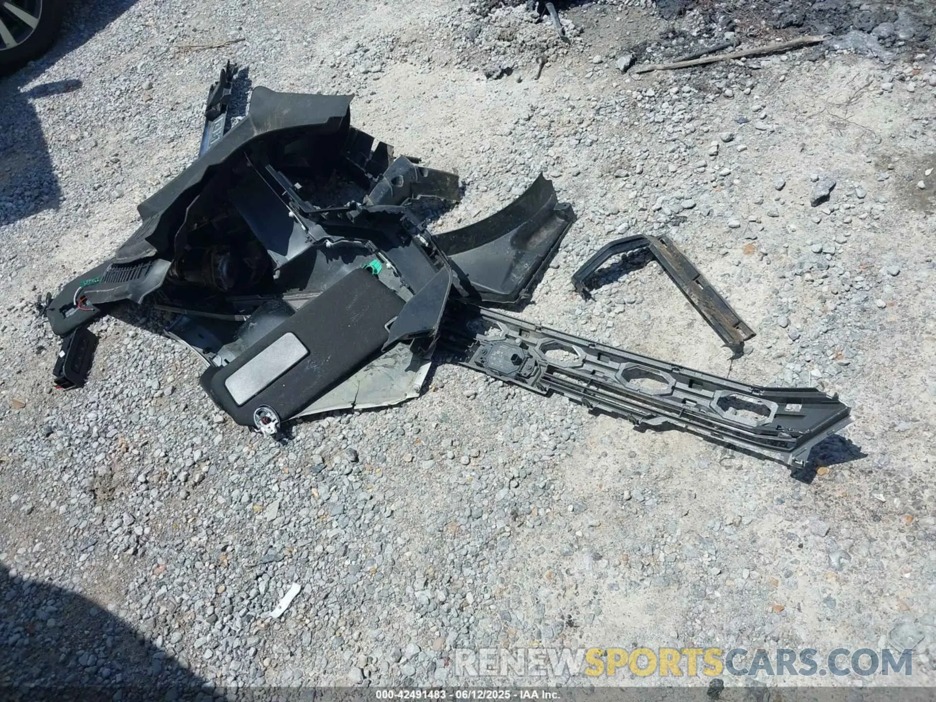 11 Photograph of a damaged car 5TFMA5EC4PX012961 TOYOTA TUNDRA 2023